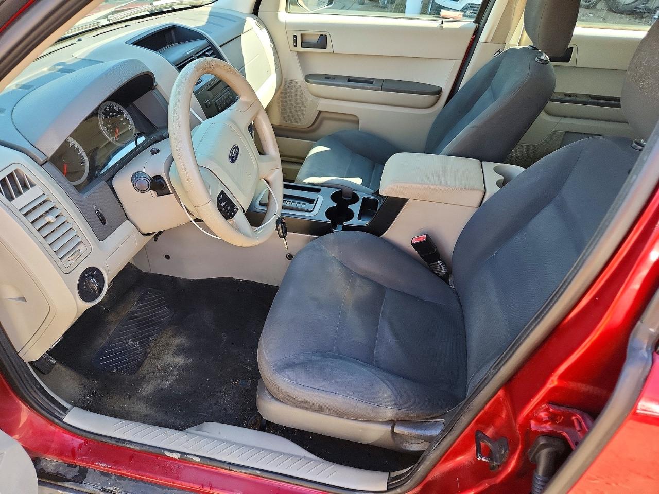 2008 Ford Escape Xls Red vin: 1FMCU02Z48KB13300