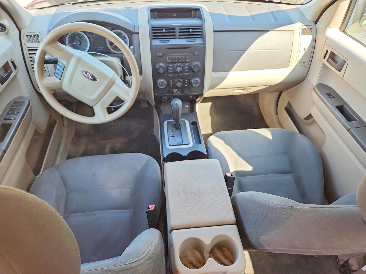 2008 Ford Escape Xls Red vin: 1FMCU02Z48KB13300