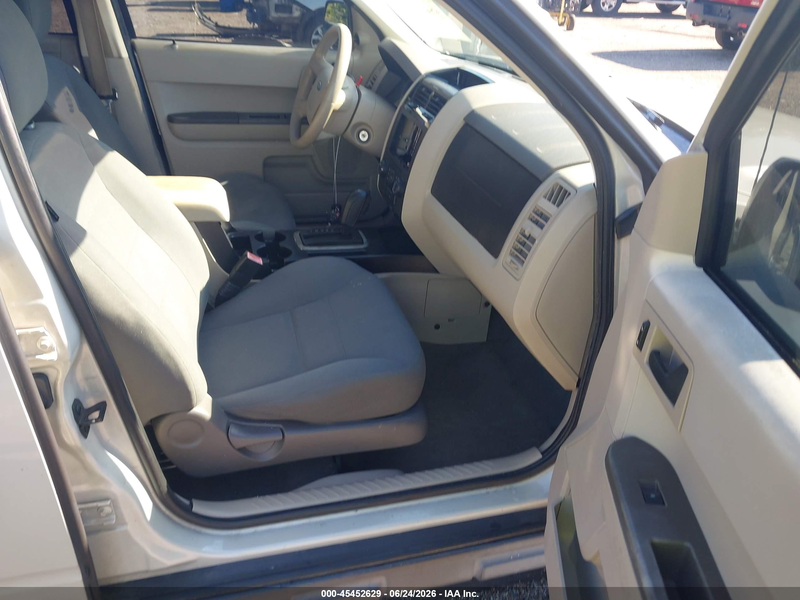 2008 Ford Escape Xls/xls Manual Cream vin: 1FMCU02Z68KB42829