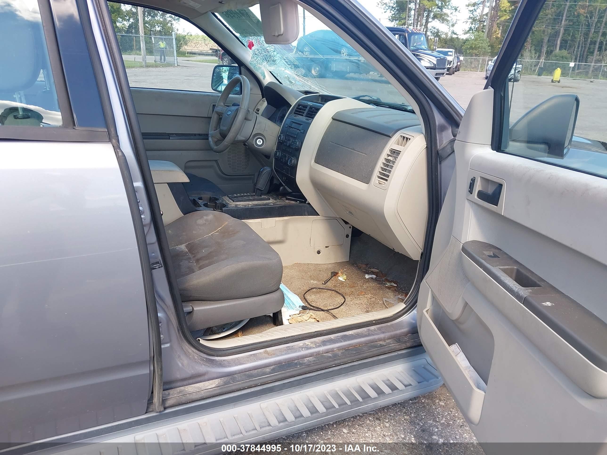 2008 Ford Escape Xls Gray vin: 1FMCU02Z68KC38721