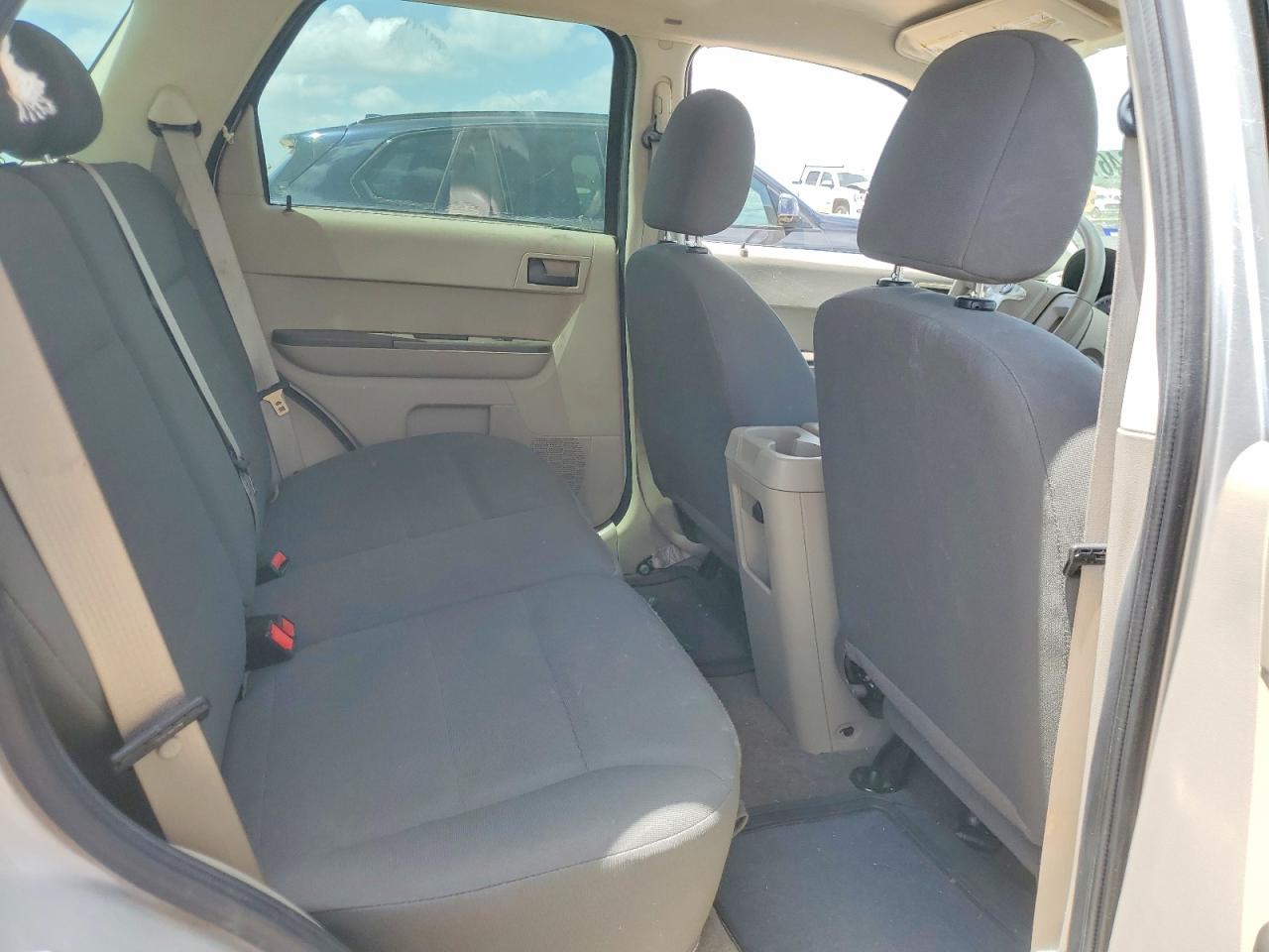 2008 Ford Escape Xls Silver vin: 1FMCU02Z78KB14571