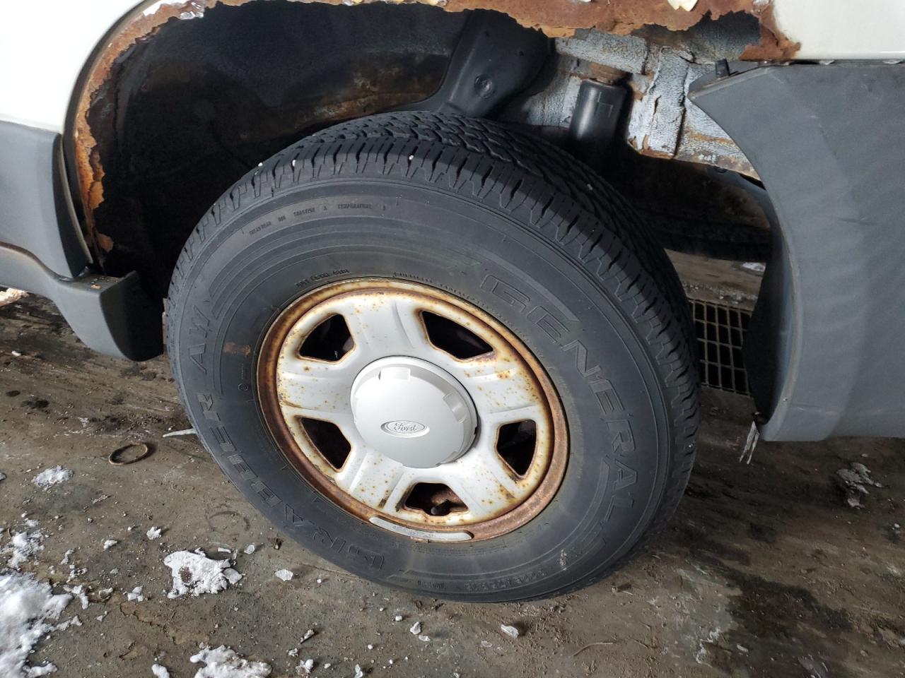 2007 Ford Escape Xls White vin: 1FMCU02Z87KB67794 Damage: Left Rear Wheel, Corrosion, > 12 Inches