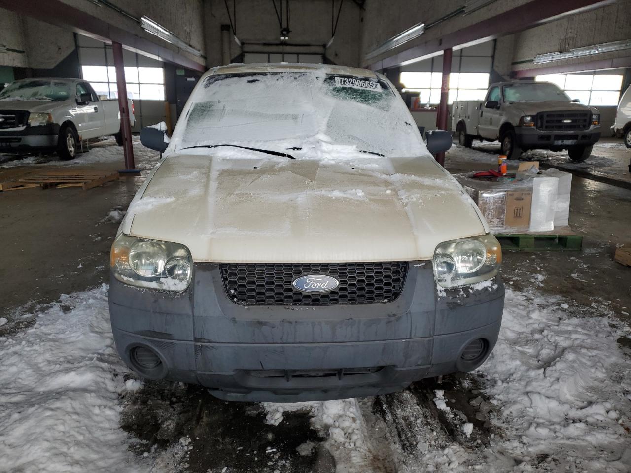 2007 Ford Escape Xls White vin: 1FMCU02Z87KB67794 Damage: Left Head Lamp, Faded, Acceptable