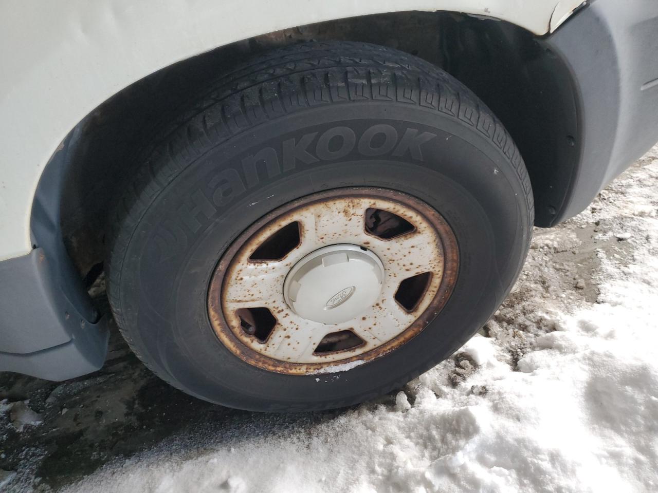 2007 Ford Escape Xls White vin: 1FMCU02Z87KB67794 Damage: Right Front Wheel, Corrosion, > 12 Inches