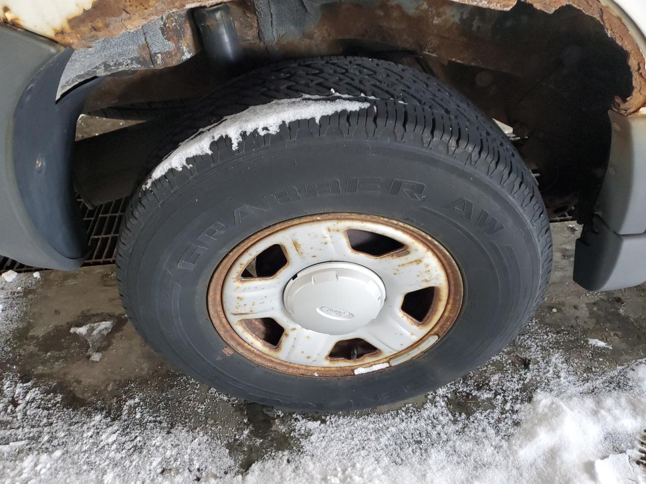 2007 Ford Escape Xls White vin: 1FMCU02Z87KB67794 Damage: Right Rear Wheel, Corrosion, > 12 Inches
