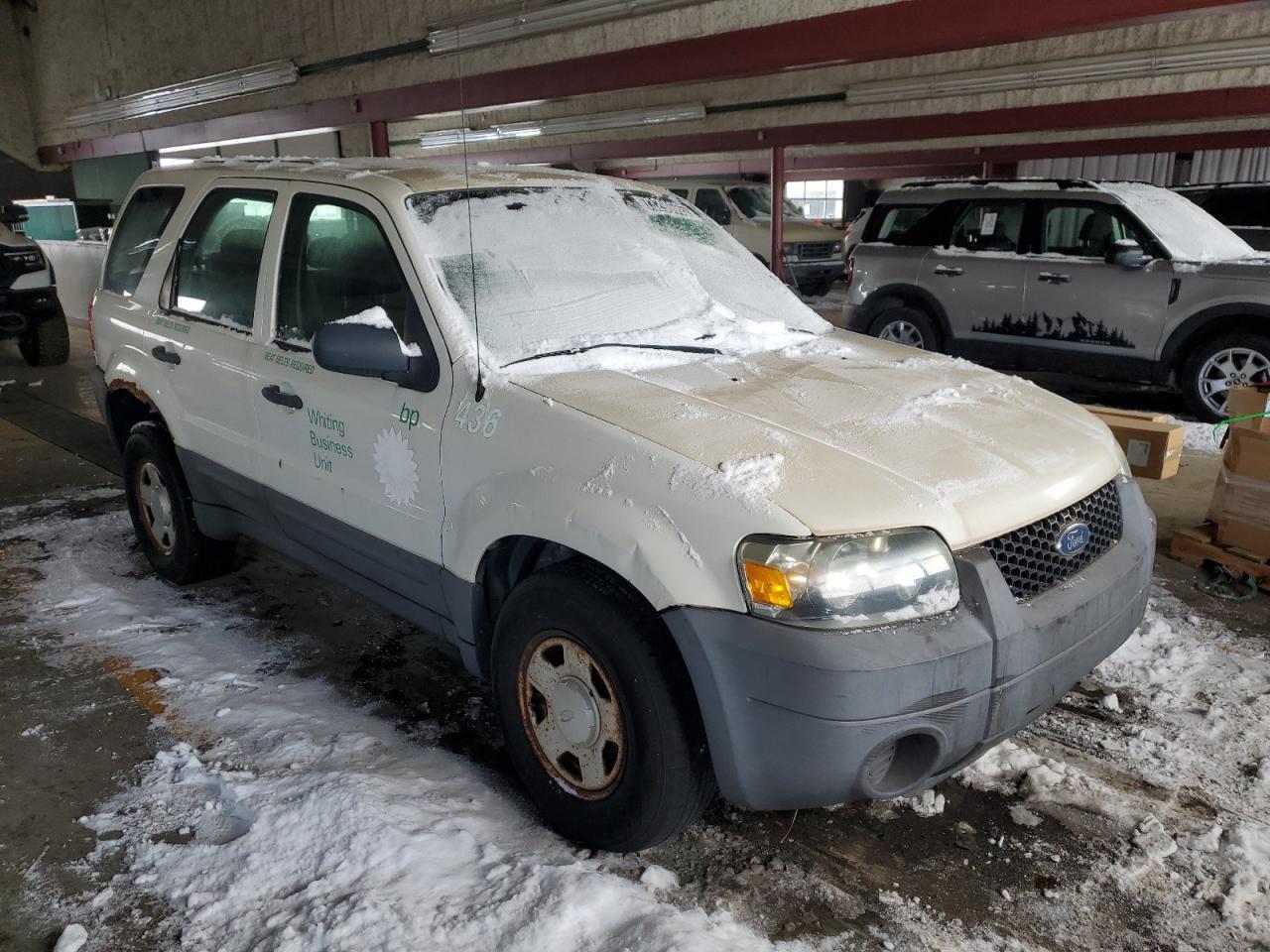2007 Ford Escape Xls White vin: 1FMCU02Z87KB67794 Damage: Right Front Door, De-Identify, Removal Required