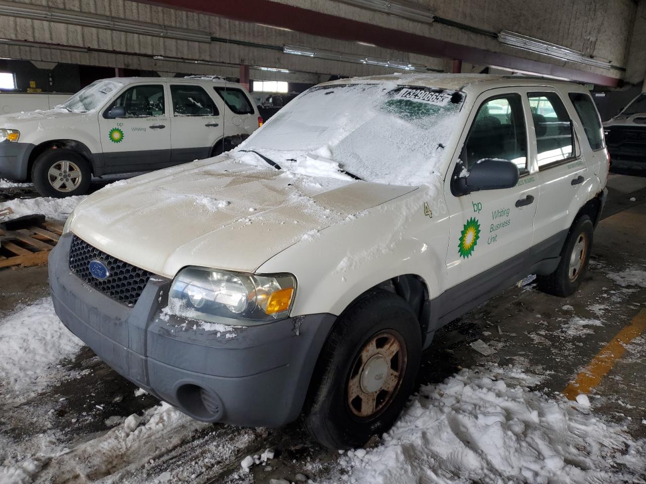 2007 Ford Escape Xls White vin: 1FMCU02Z87KB67794 Damage: Left Front Wheel, Corrosion, > 12 Inches
