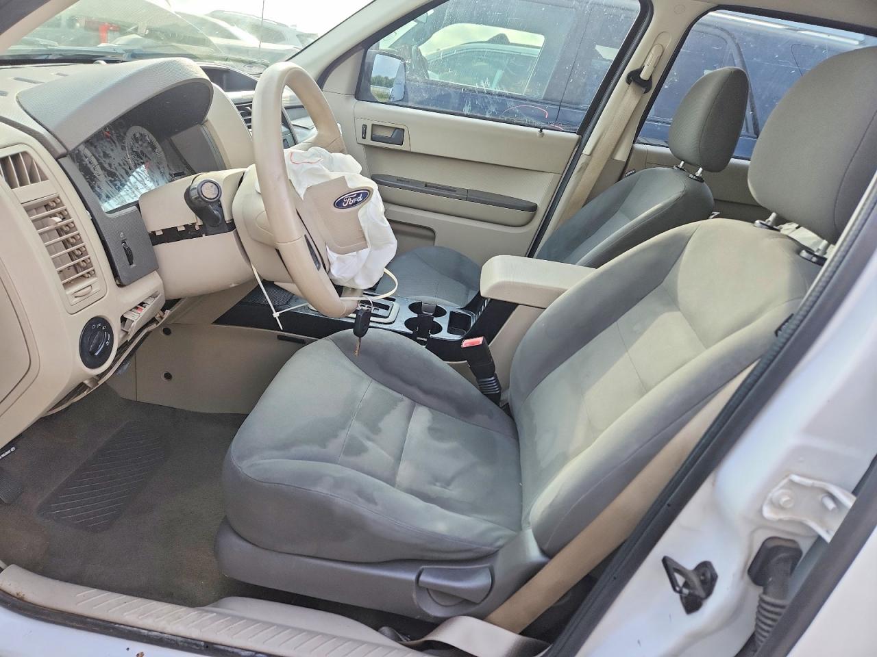 2008 Ford Escape Xls Белый vin: 1FMCU02Z98KB10960
