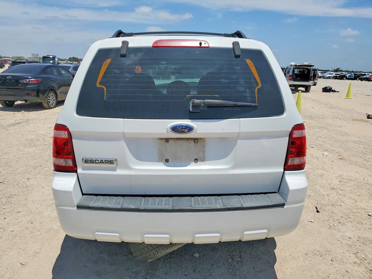 2008 Ford Escape Xls Белый vin: 1FMCU02Z98KB10960