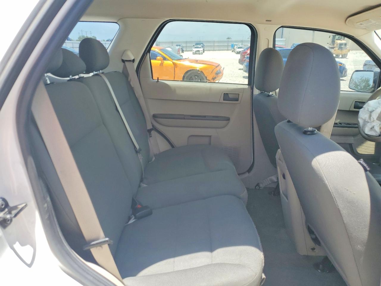 2008 Ford Escape Xls Белый vin: 1FMCU02Z98KB10960