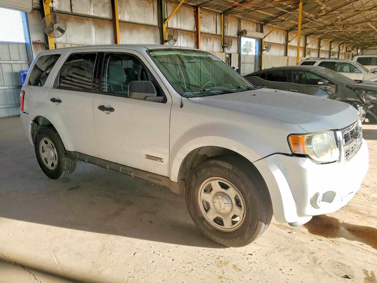 2008 Ford Escape Xls White vin: 1FMCU02Z98KE01393