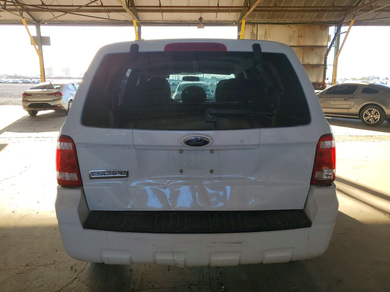 2008 Ford Escape Xls White vin: 1FMCU02Z98KE01393