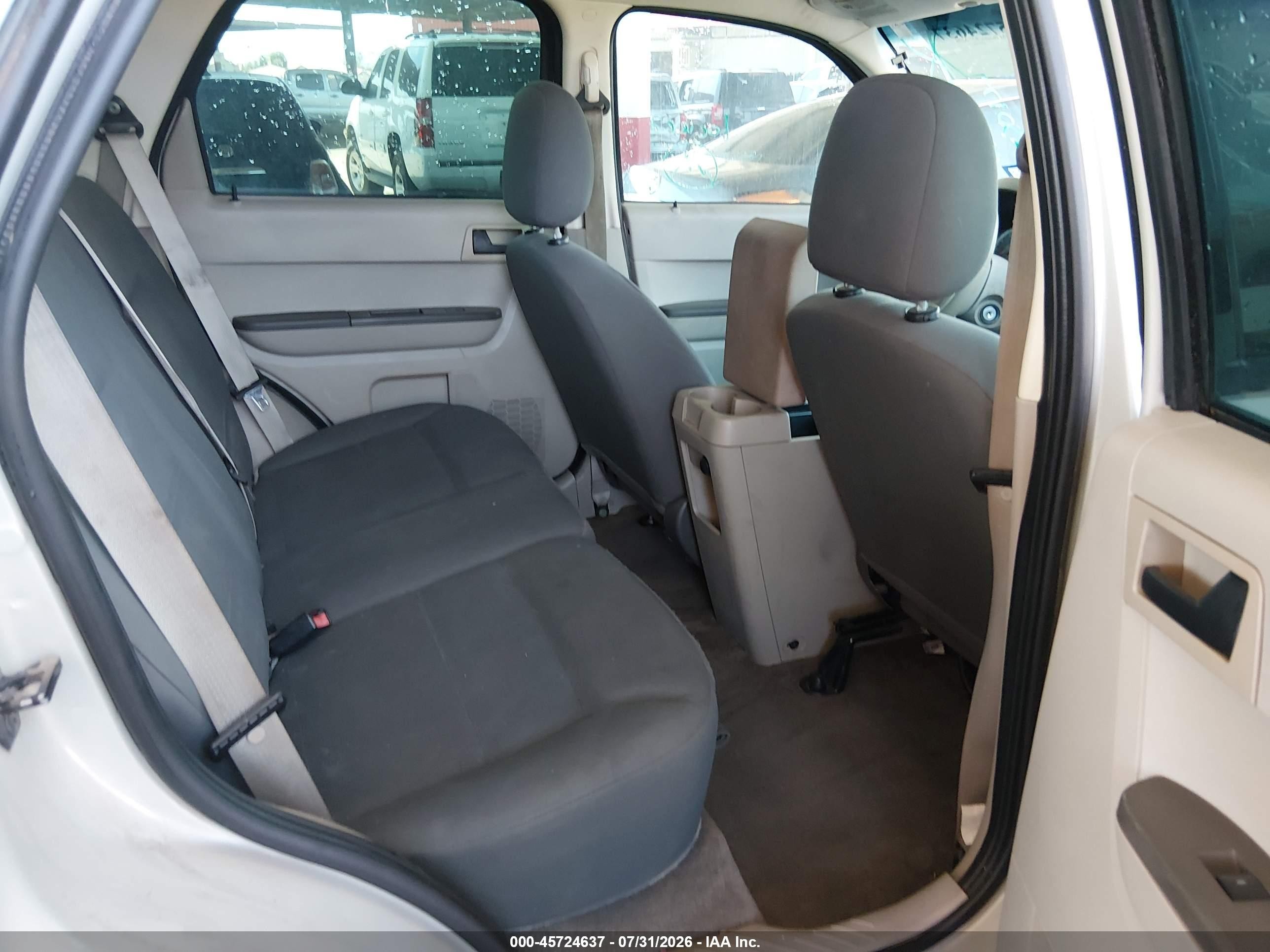 2008 Ford Escape   White vin: 1FMCU02Z98KE30179