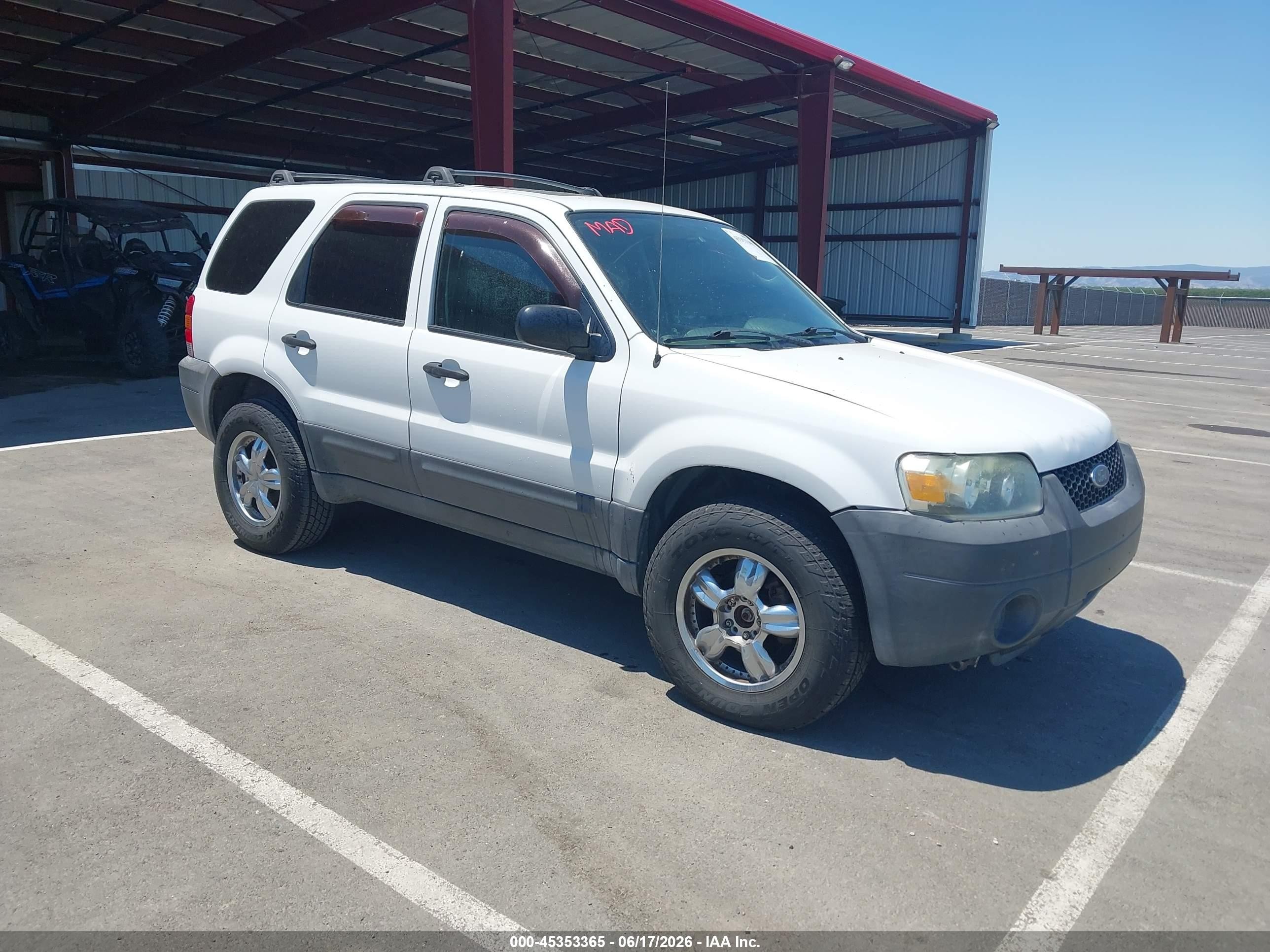 2005 Ford Escape Xlt Белый vin: 1FMCU03105KA07401