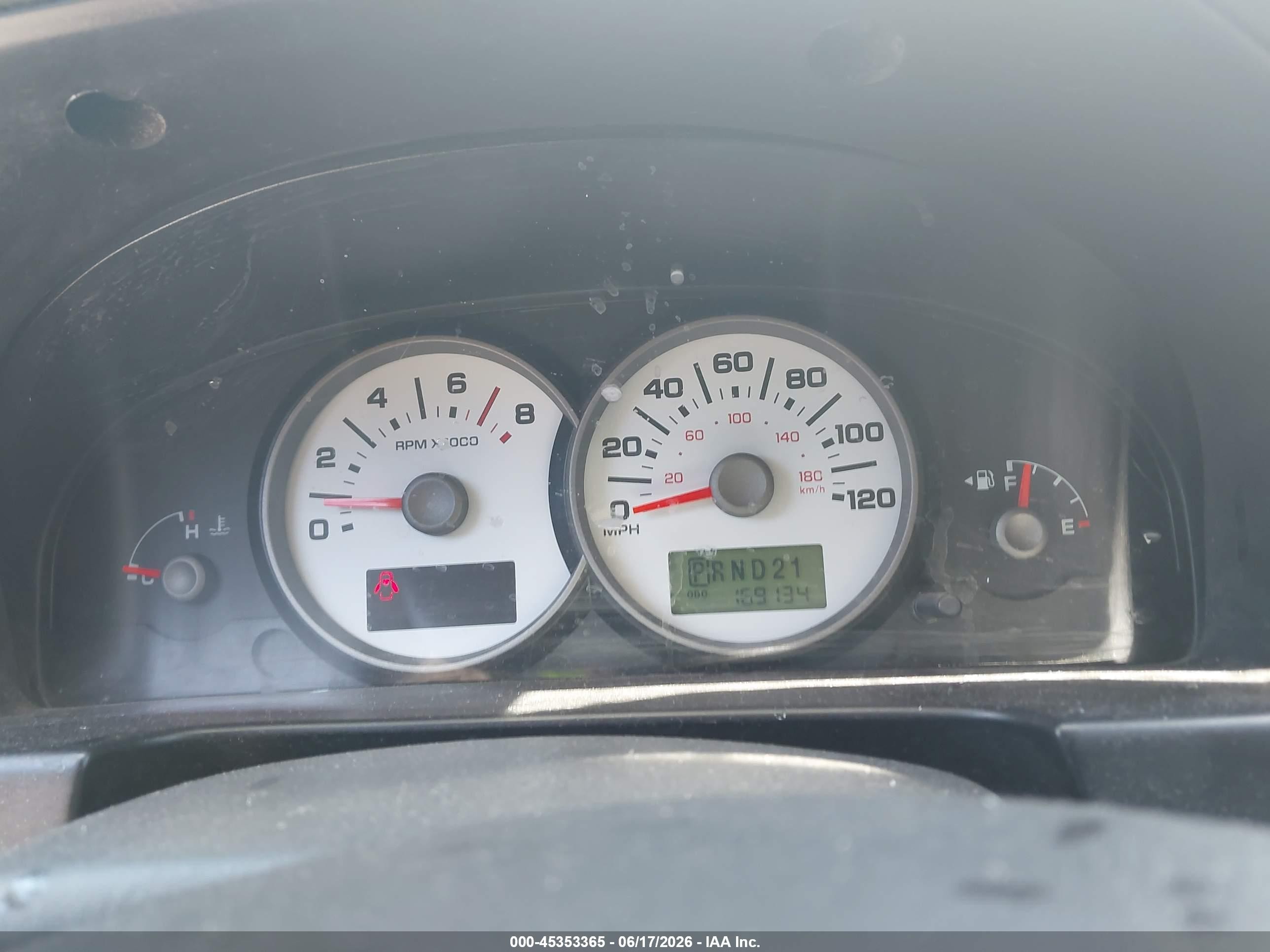 2005 Ford Escape Xlt Белый vin: 1FMCU03105KA07401