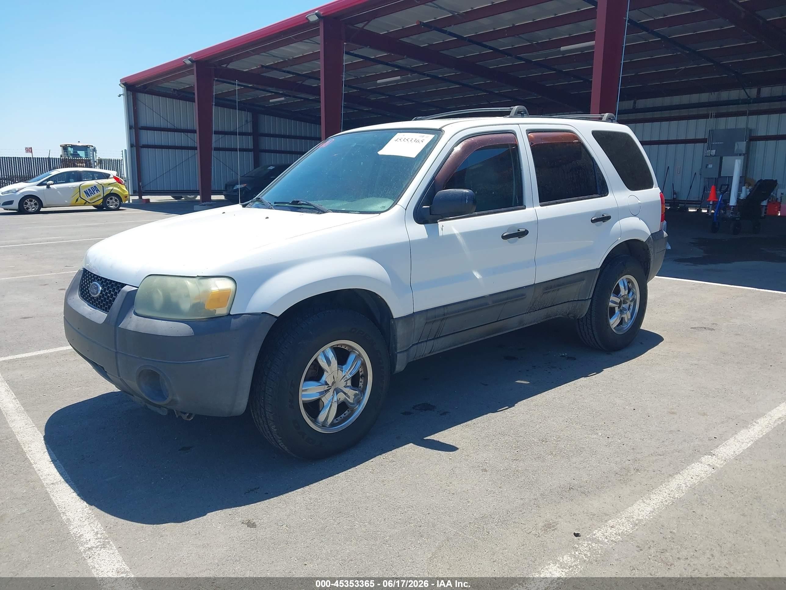 2005 Ford Escape Xlt Белый vin: 1FMCU03105KA07401