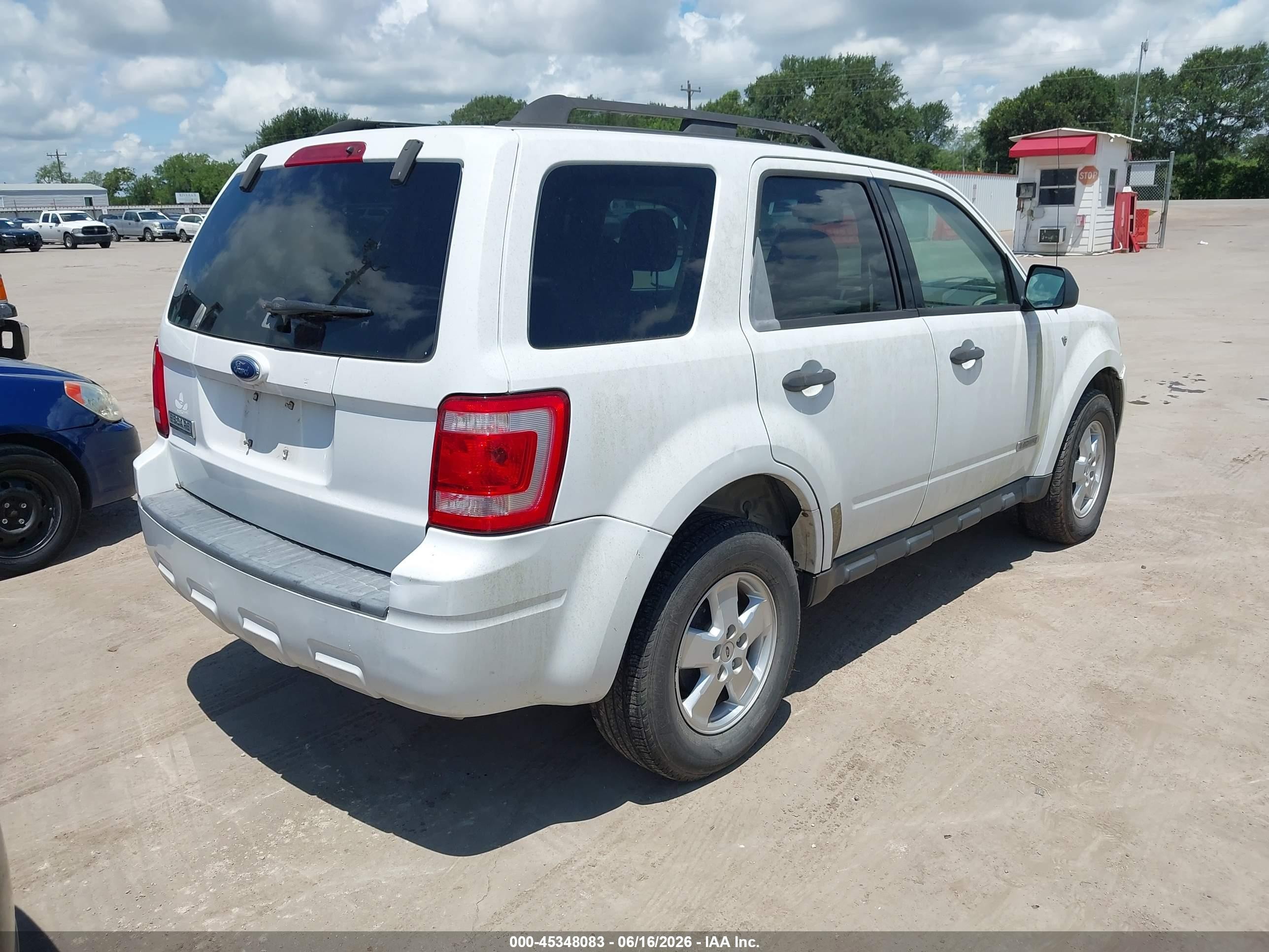 2008 Ford Escape Xlt White vin: 1FMCU03108KB41958