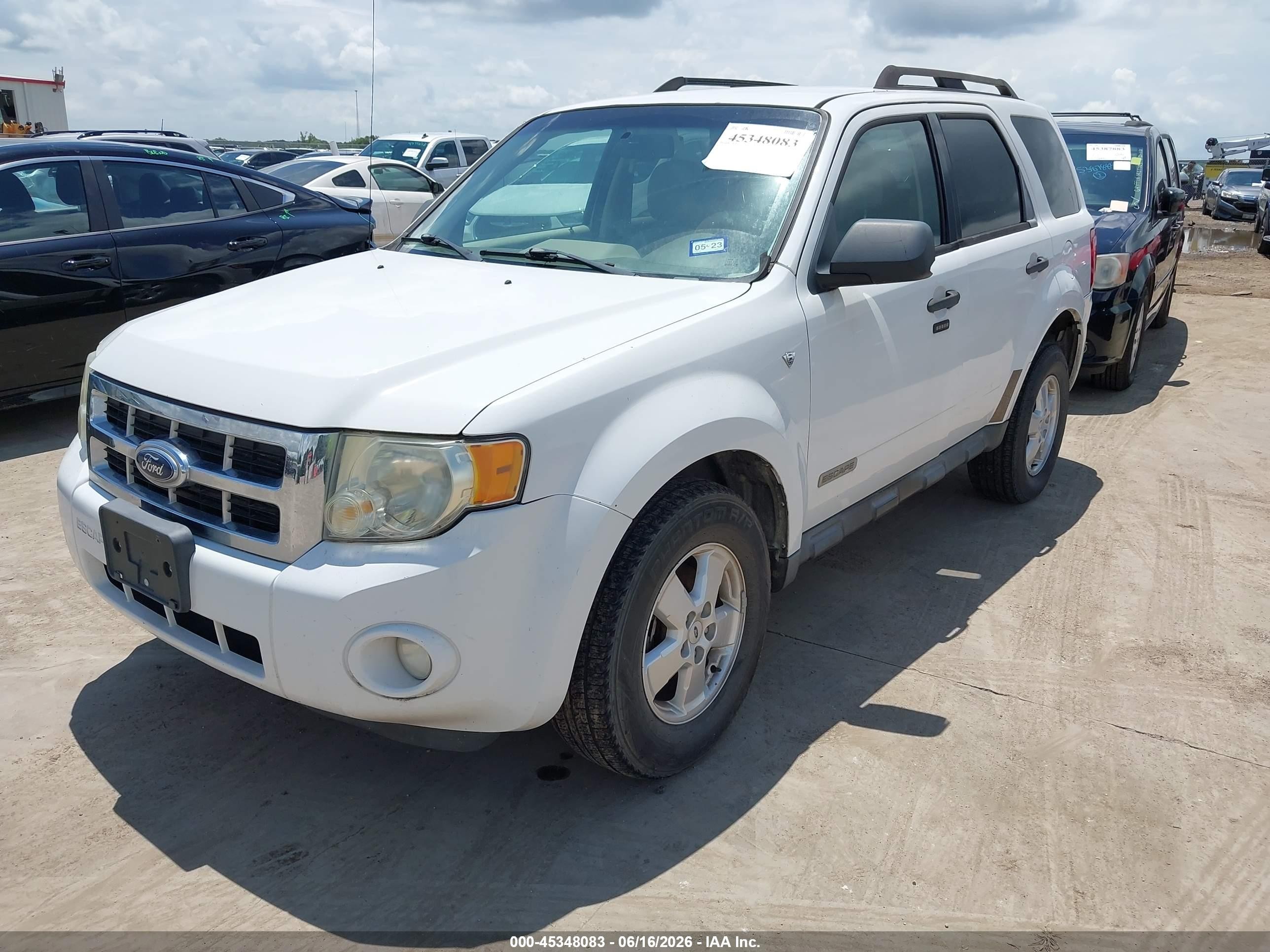 2008 Ford Escape Xlt White vin: 1FMCU03108KB41958