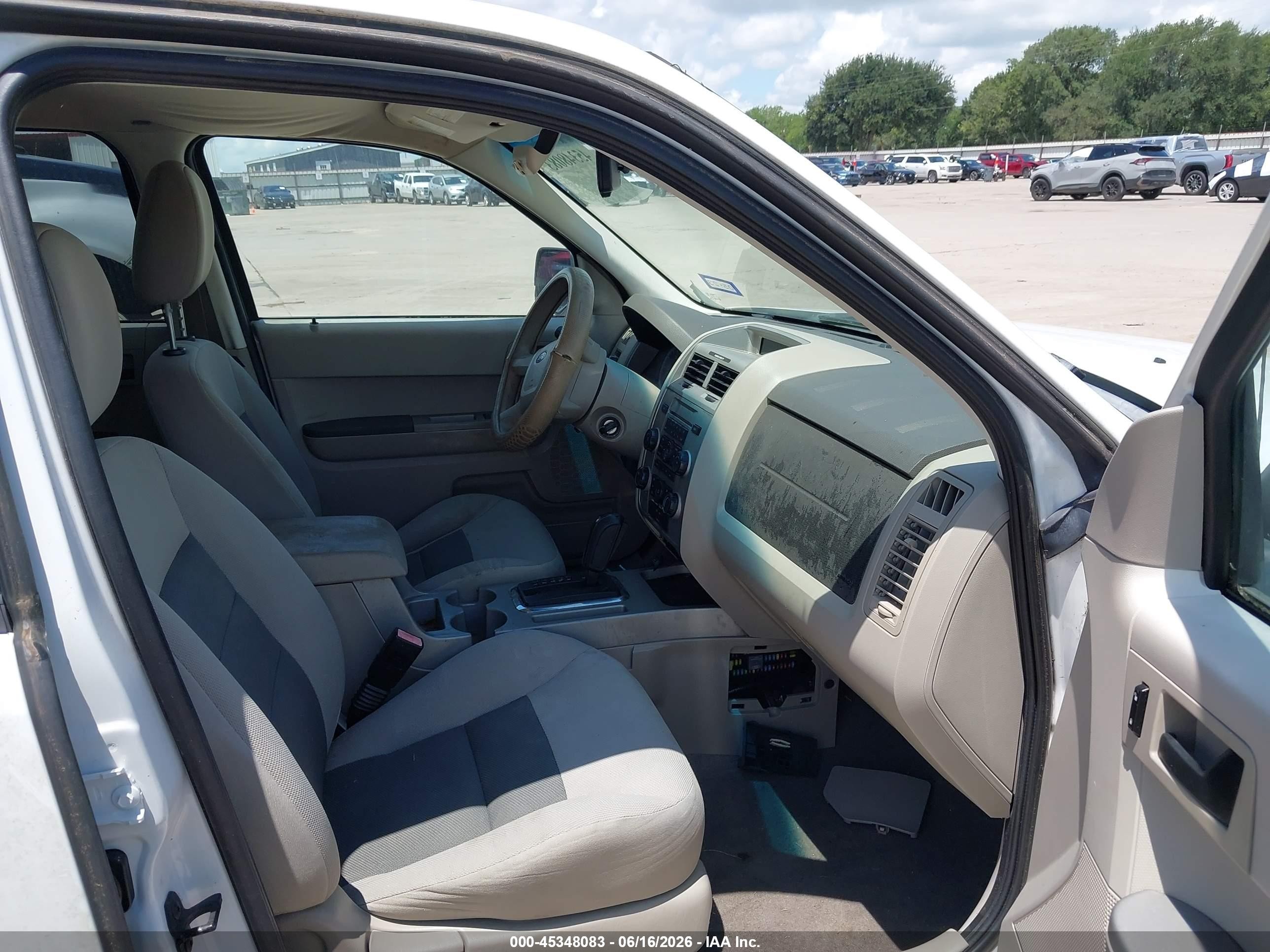 2008 Ford Escape Xlt White vin: 1FMCU03108KB41958