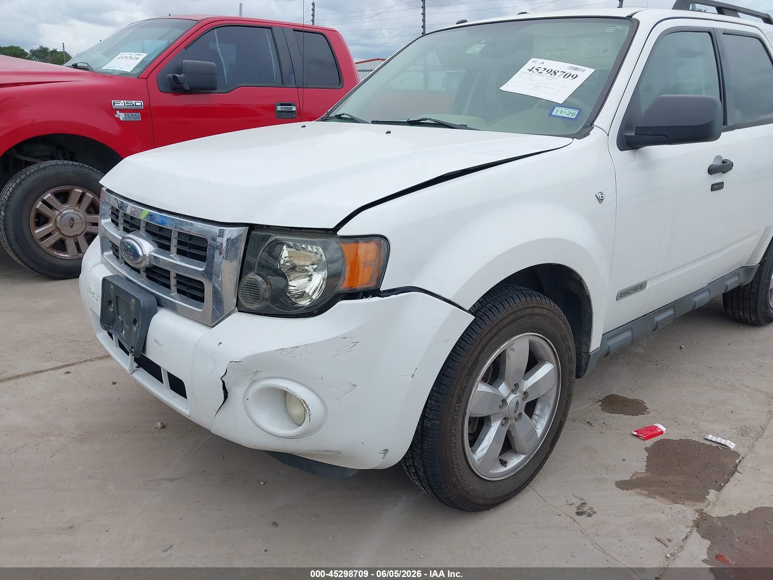 2008 Ford Escape Xlt White vin: 1FMCU03108KD15477