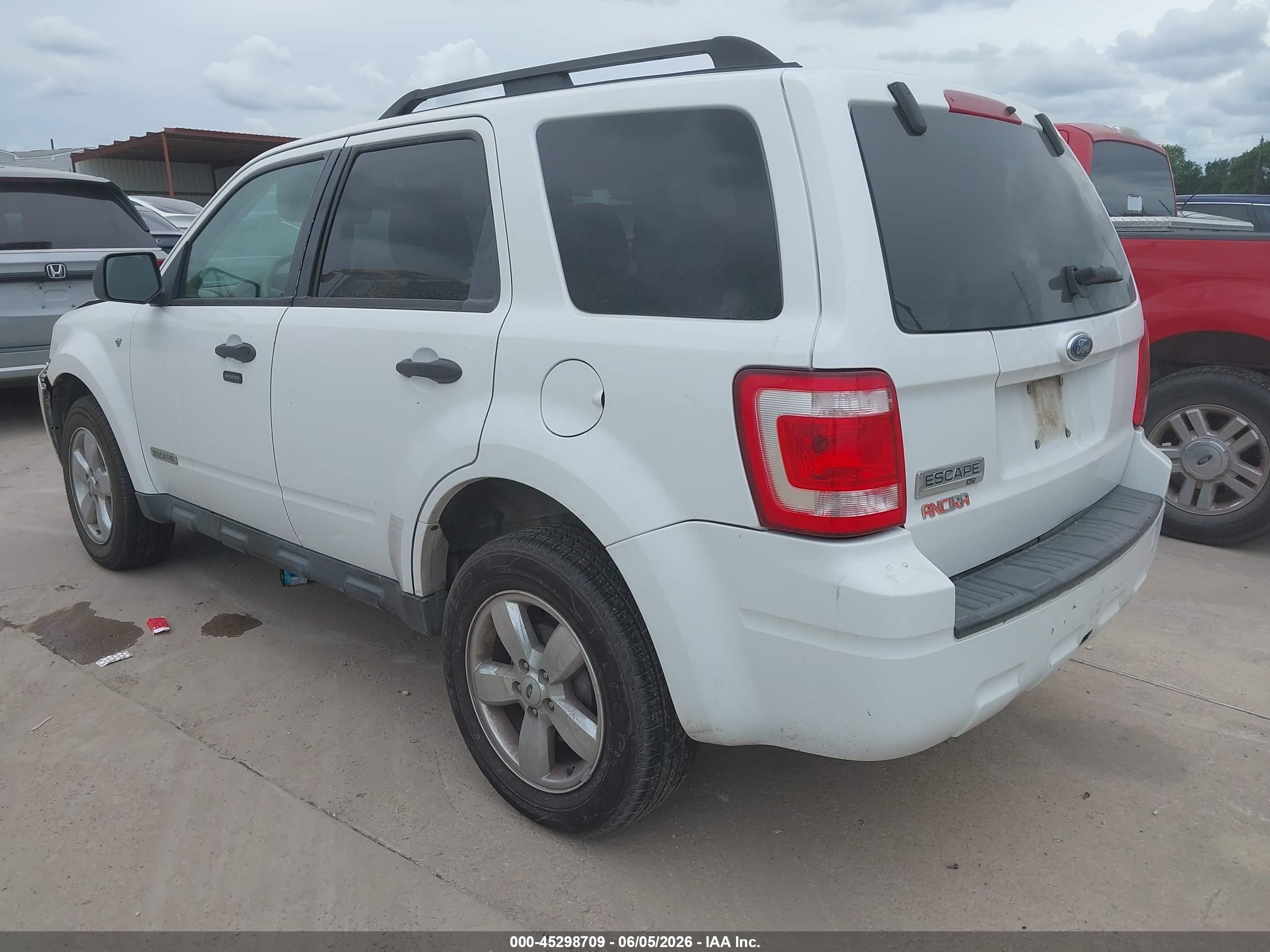 2008 Ford Escape Xlt White vin: 1FMCU03108KD15477