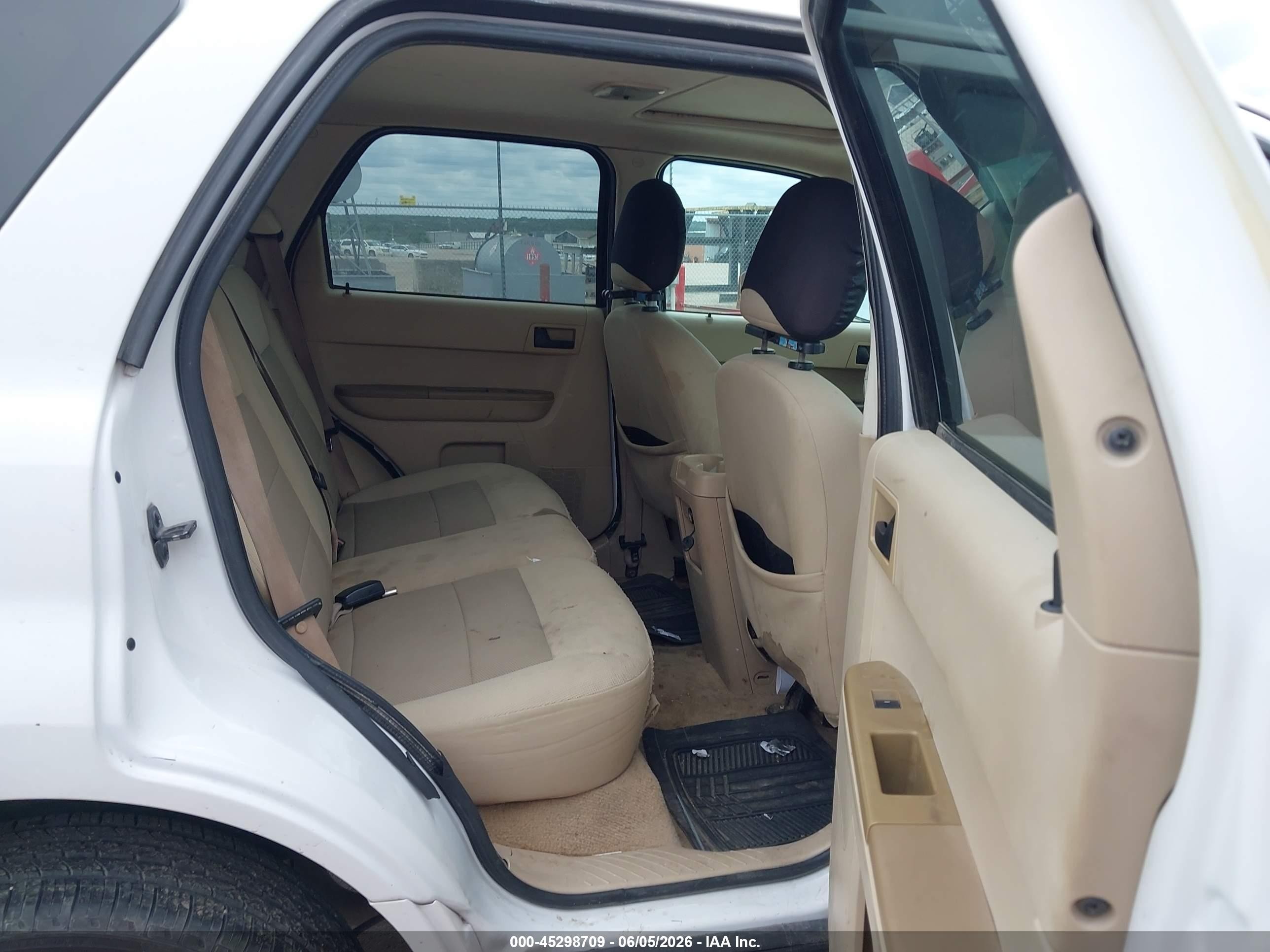 2008 Ford Escape Xlt White vin: 1FMCU03108KD15477