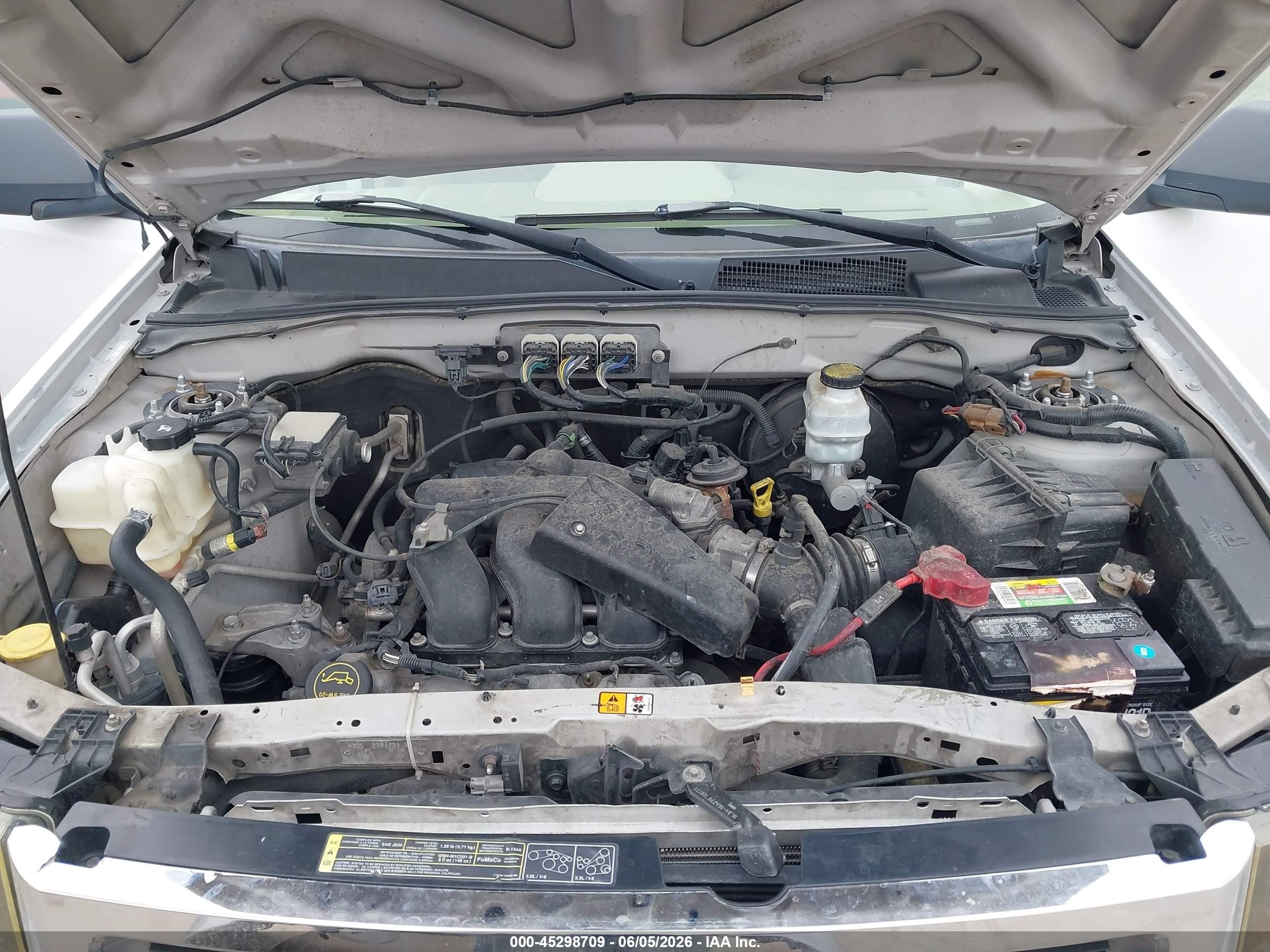 2008 Ford Escape Xlt White vin: 1FMCU03108KD15477
