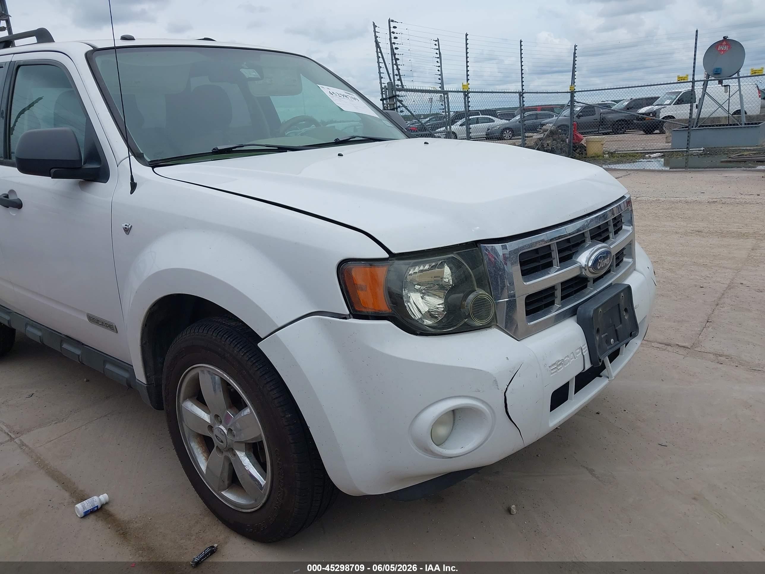 2008 Ford Escape Xlt White vin: 1FMCU03108KD15477