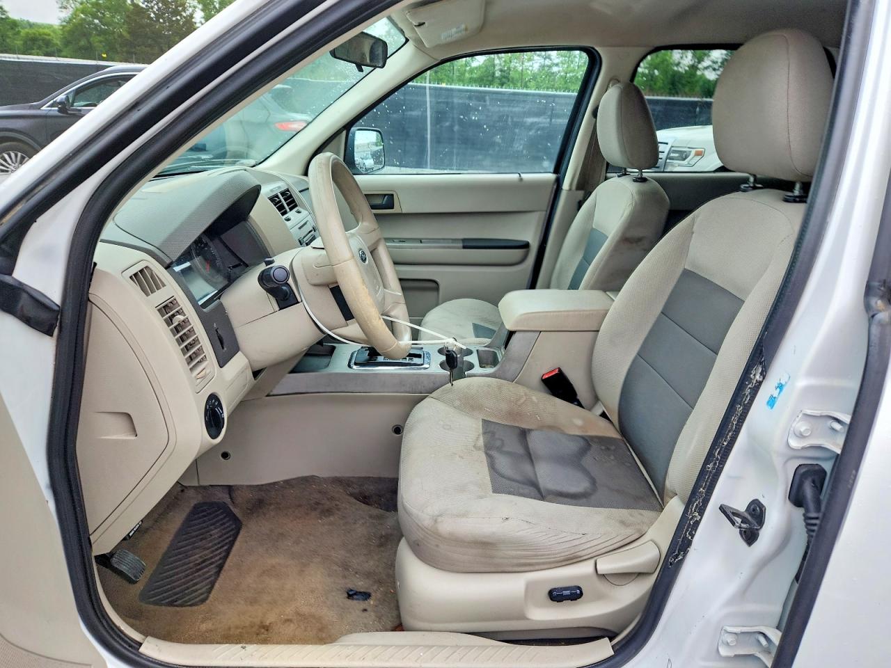 2008 Ford Escape Xlt White vin: 1FMCU03108KD74335