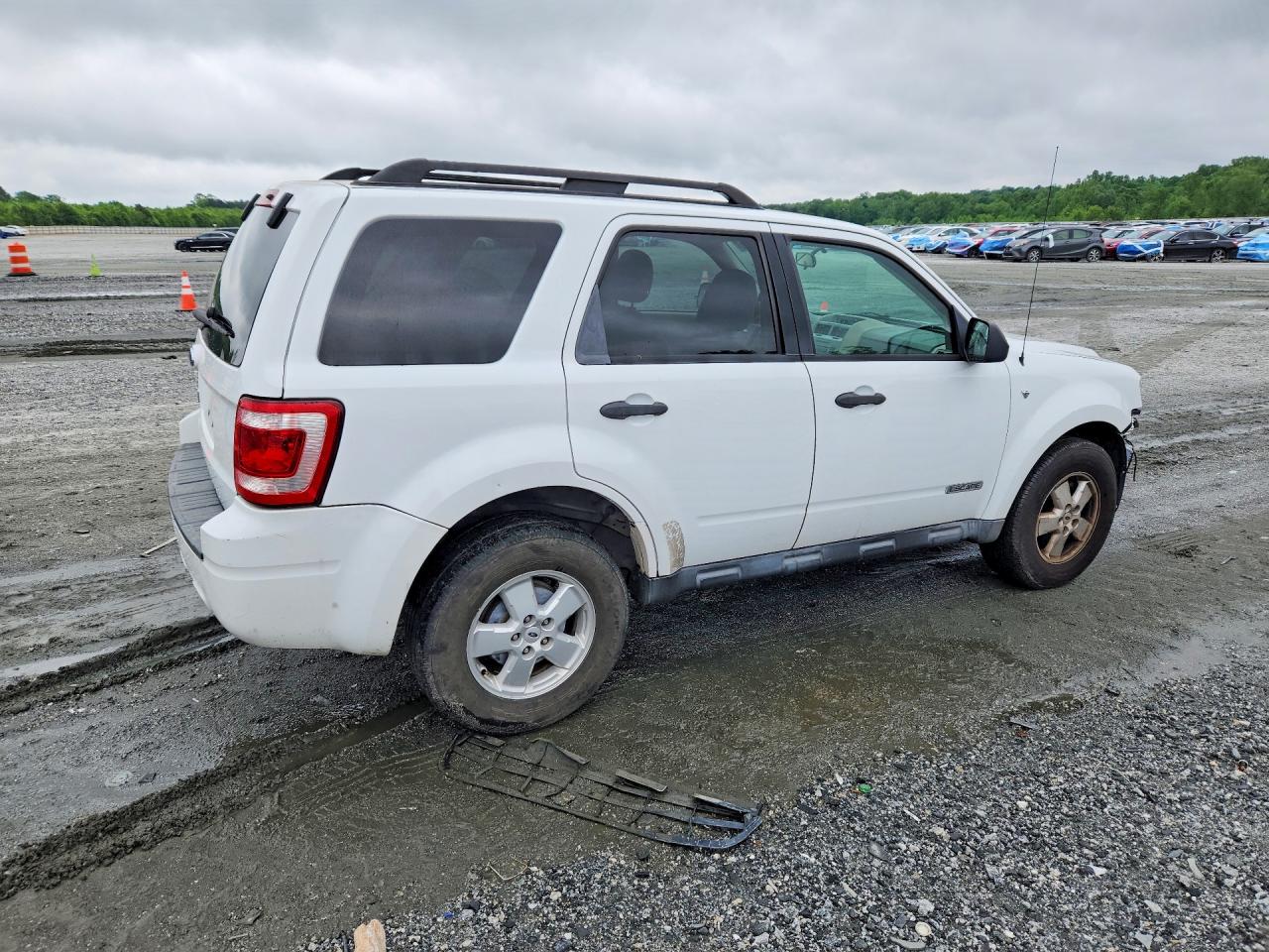 2008 Ford Escape Xlt White vin: 1FMCU03108KD74335
