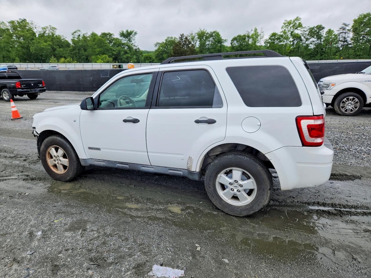 2008 Ford Escape Xlt White vin: 1FMCU03108KD74335