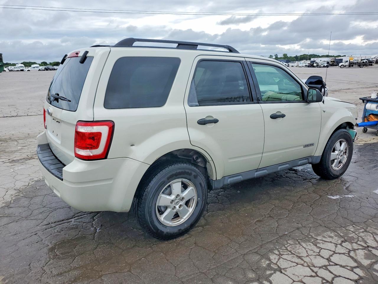 2008 Ford Escape Xlt Beige vin: 1FMCU03108KD85562