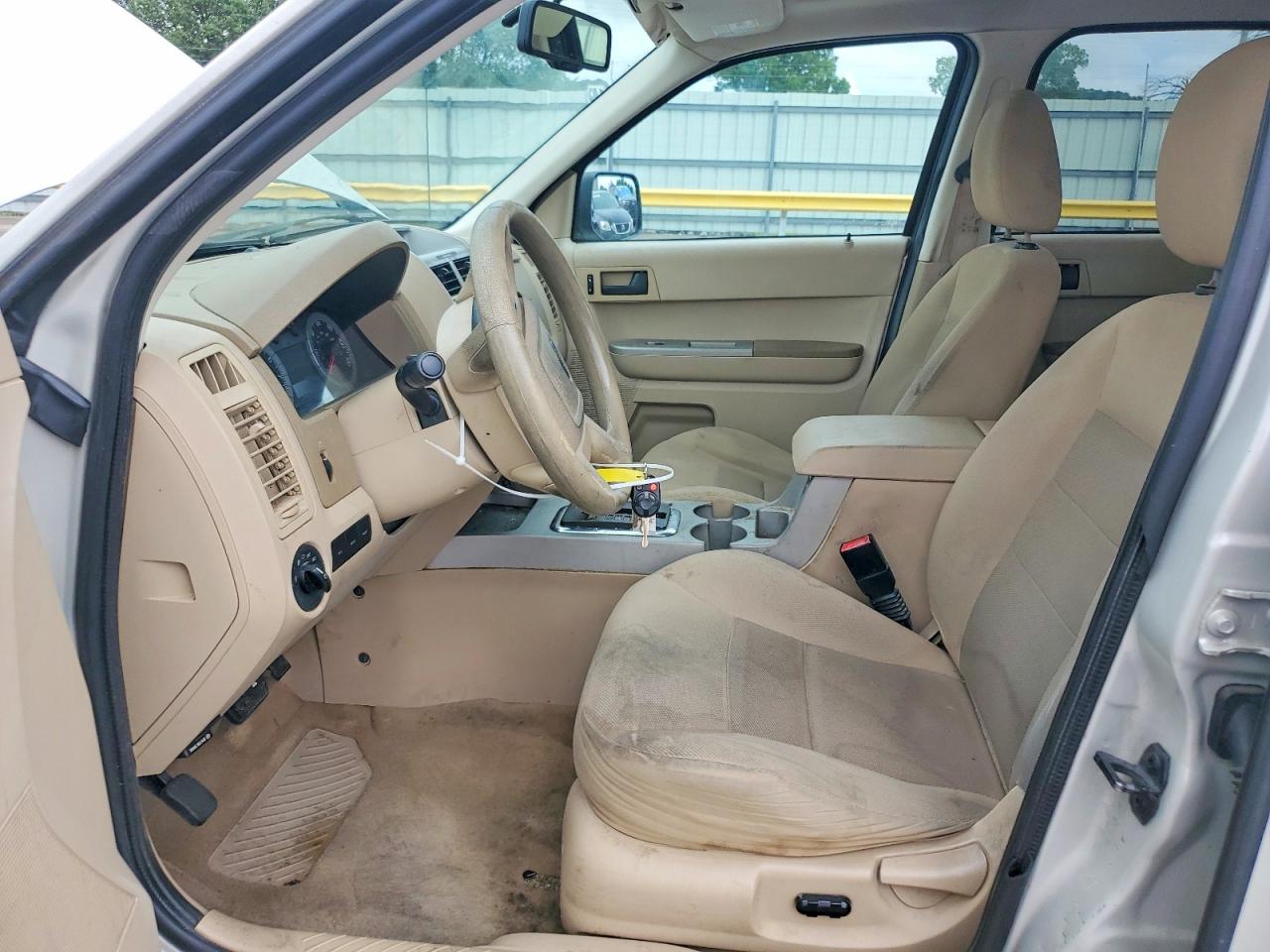 2008 Ford Escape Xlt Beige vin: 1FMCU03108KD85562
