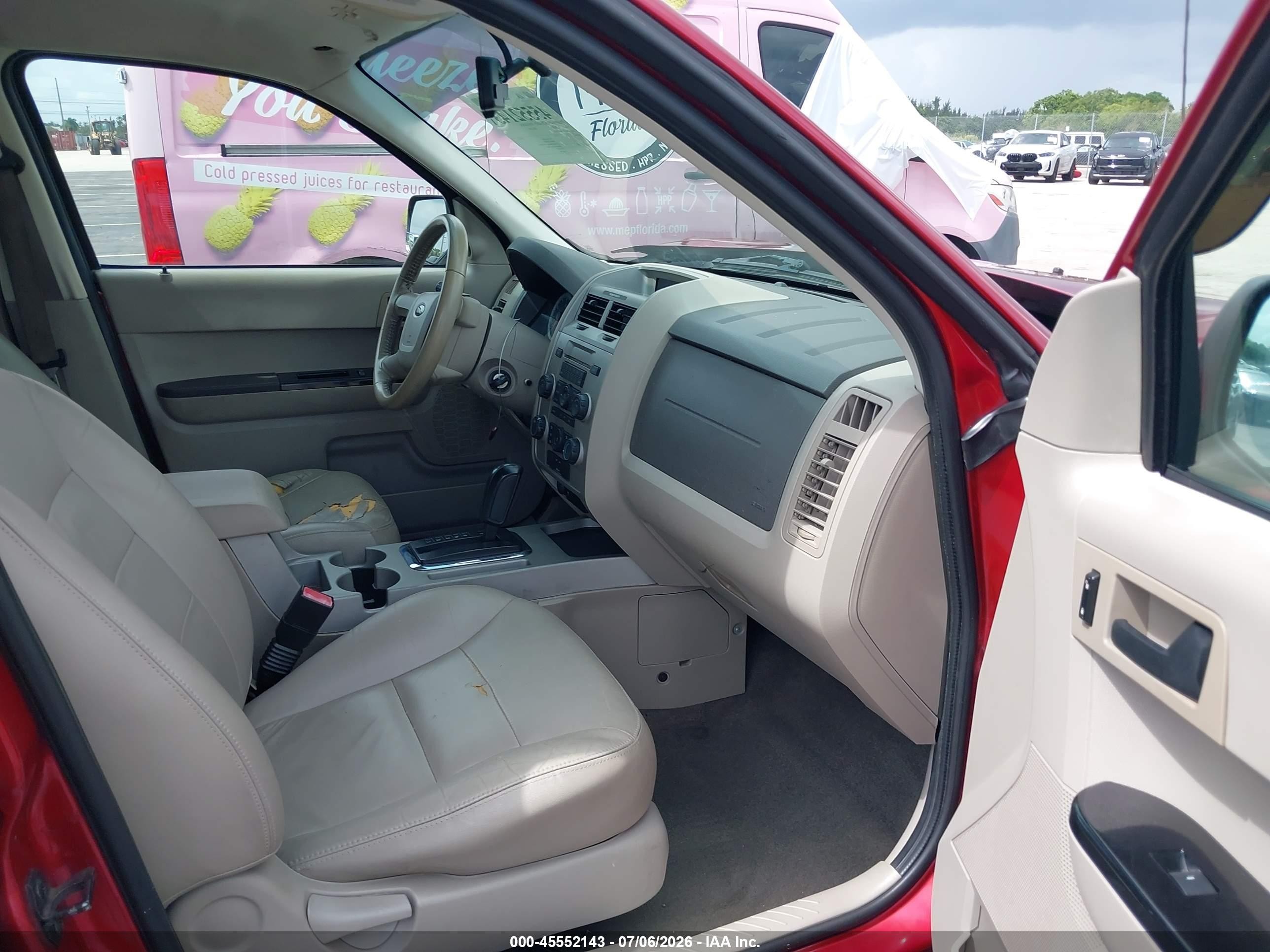2008 Ford Escape Xlt Red vin: 1FMCU03108KE76248