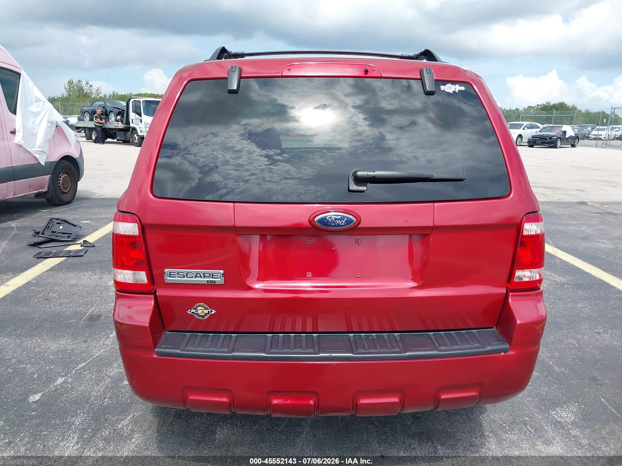 2008 Ford Escape Xlt Red vin: 1FMCU03108KE76248