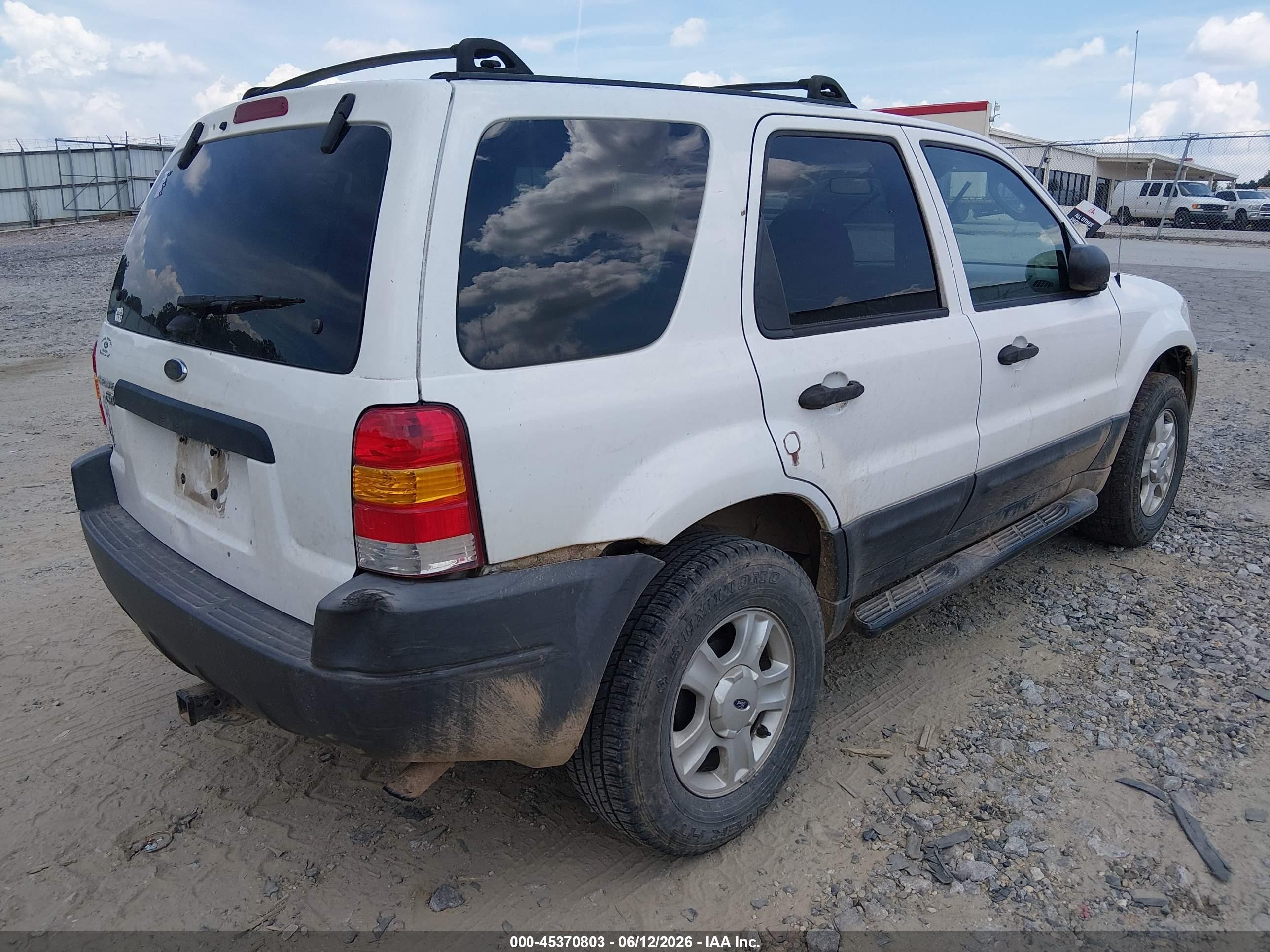 2004 Ford Escape Xlt White vin: 1FMCU03114DA00296