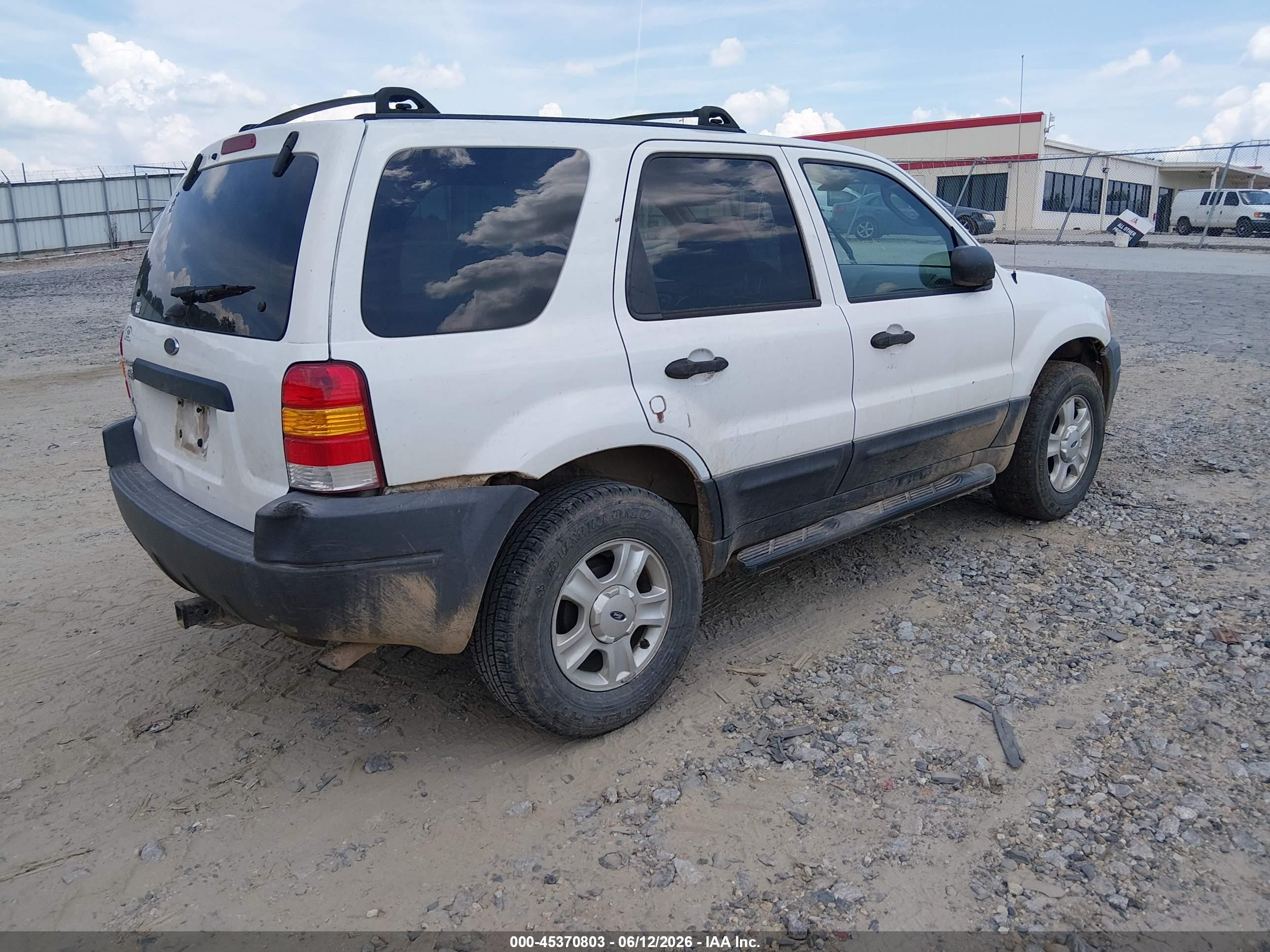 2004 Ford Escape Xlt White vin: 1FMCU03114DA00296