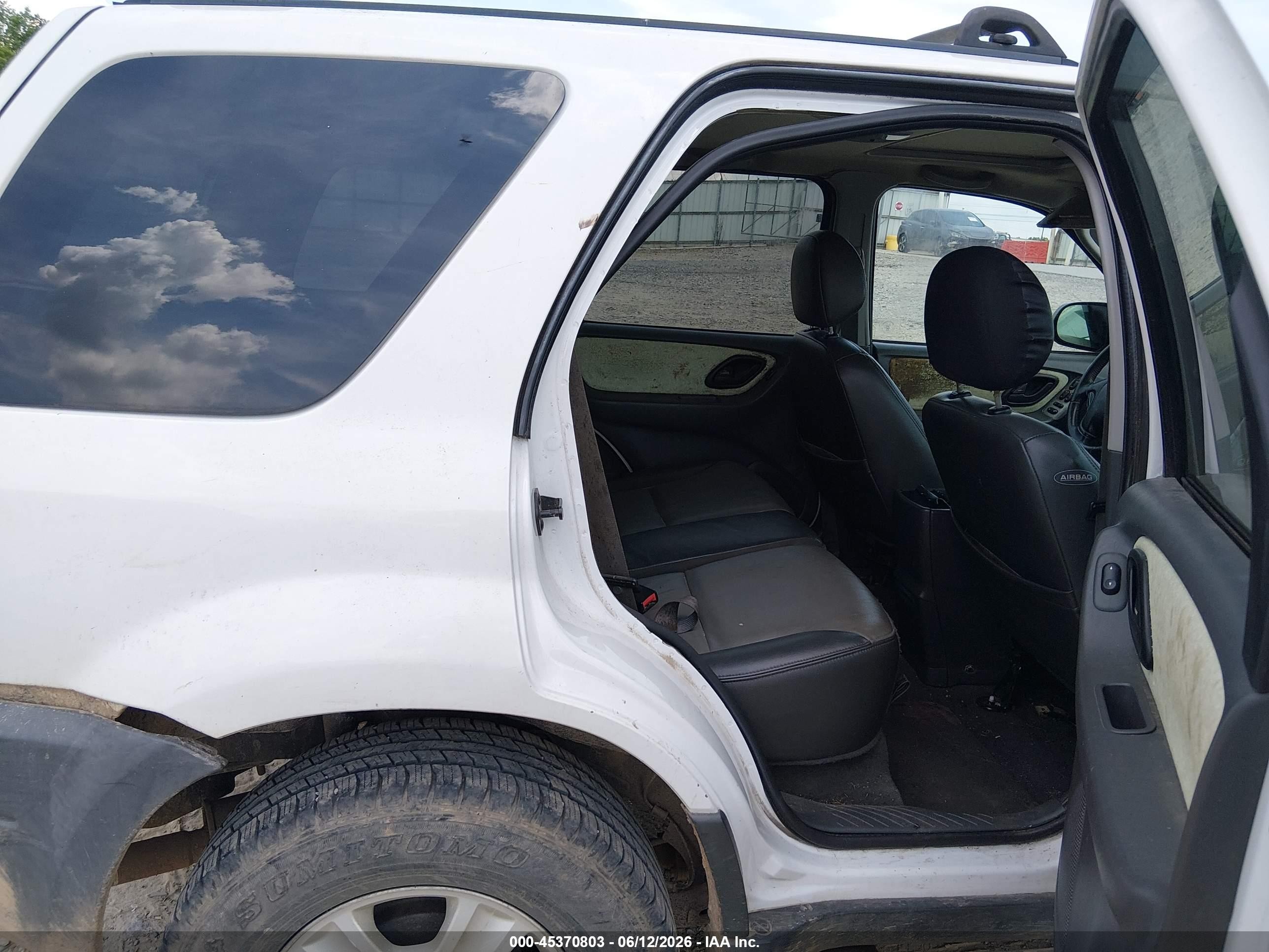 2004 Ford Escape Xlt White vin: 1FMCU03114DA00296