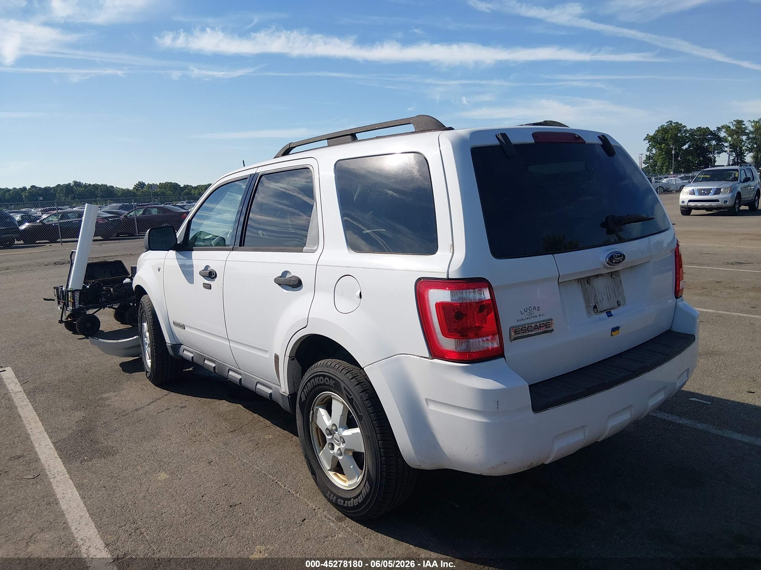 2008 Ford Escape Xlt White vin: 1FMCU03118KB68800