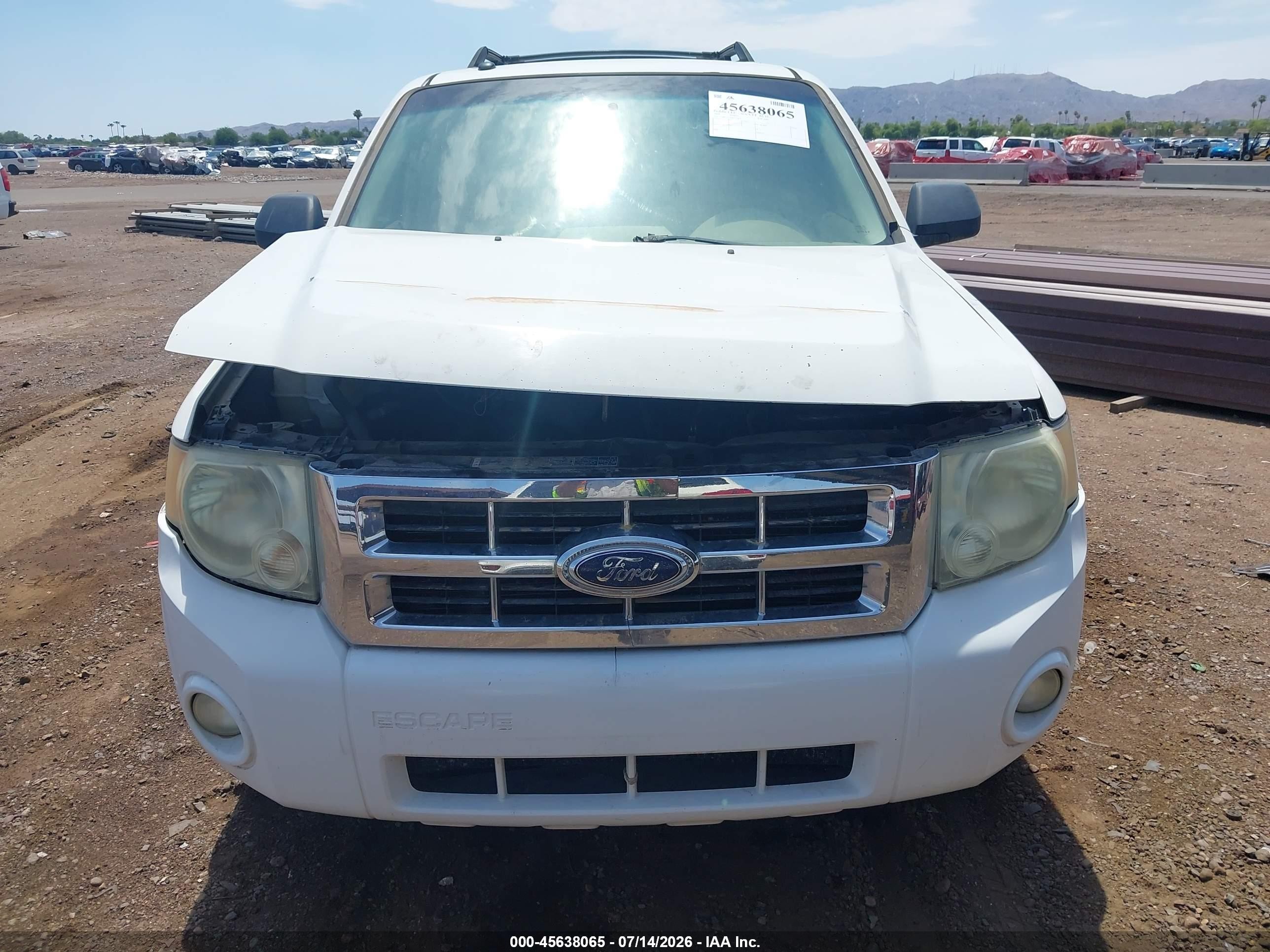 2008 Ford Escape Xlt White vin: 1FMCU03118KB91977