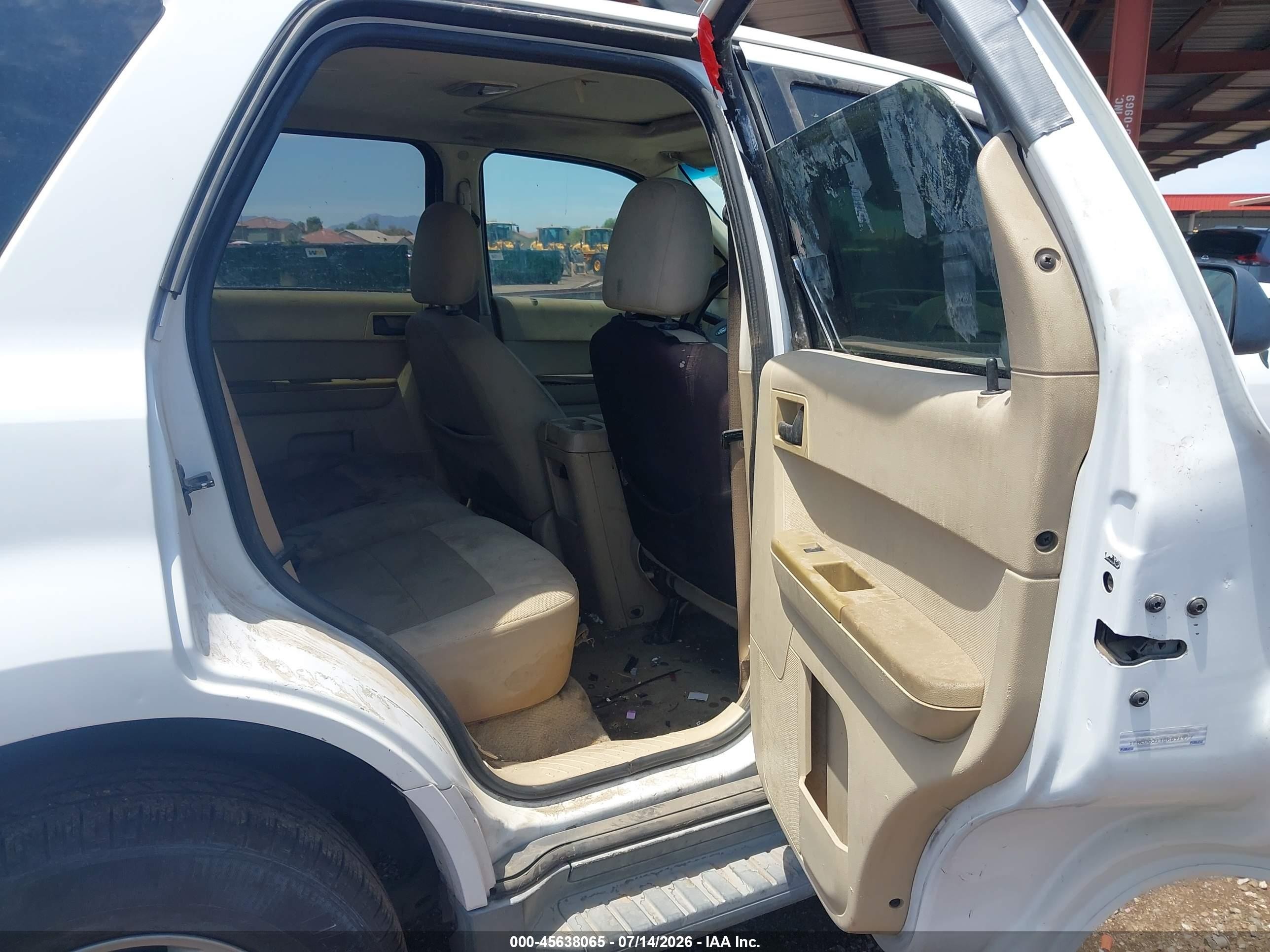 2008 Ford Escape Xlt White vin: 1FMCU03118KB91977