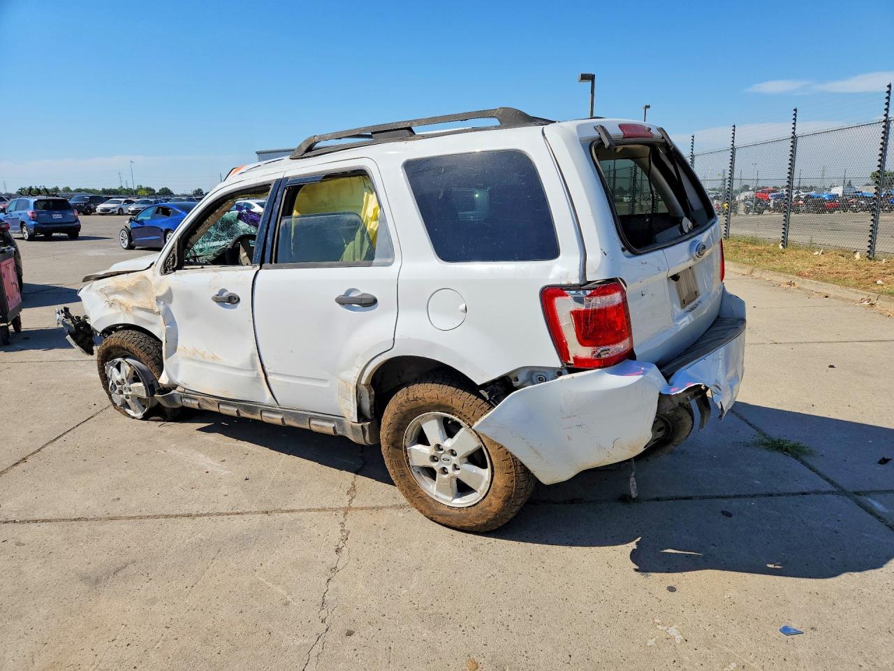2008 Ford Escape Xlt Белый vin: 1FMCU03118KC14996