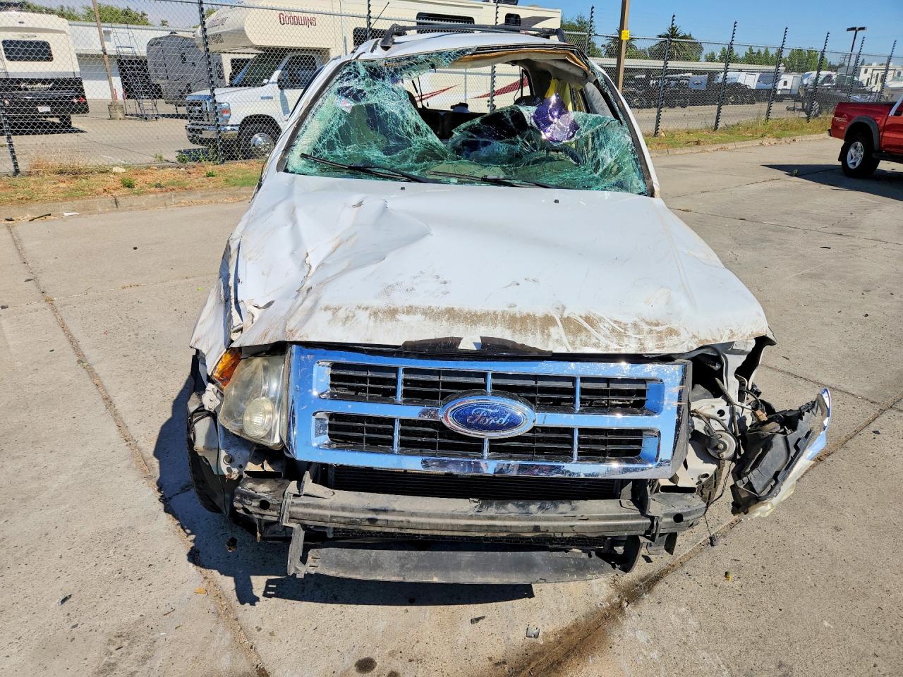 2008 Ford Escape Xlt Белый vin: 1FMCU03118KC14996