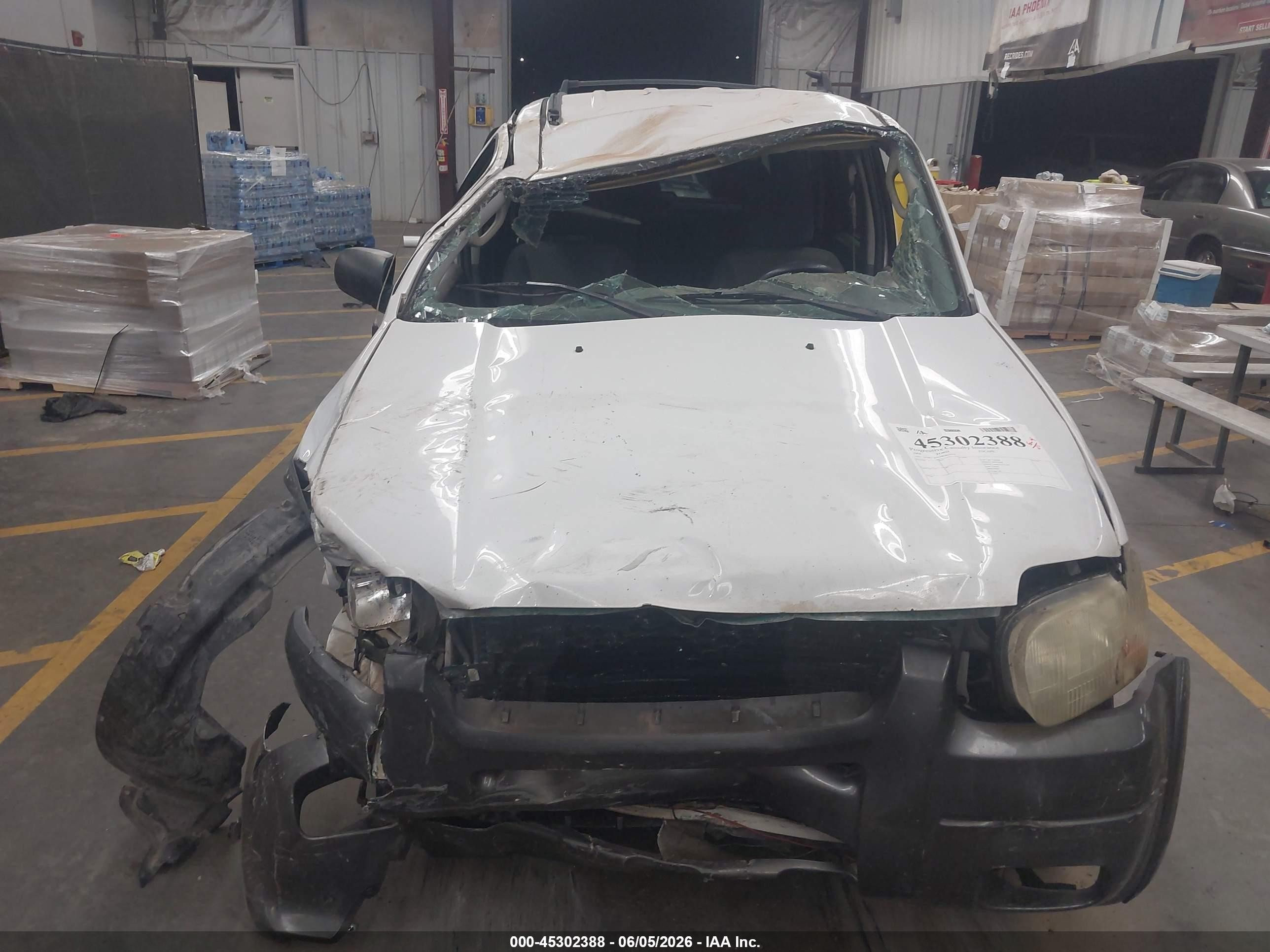 2004 Ford Escape Xlt White vin: 1FMCU03124KB11029