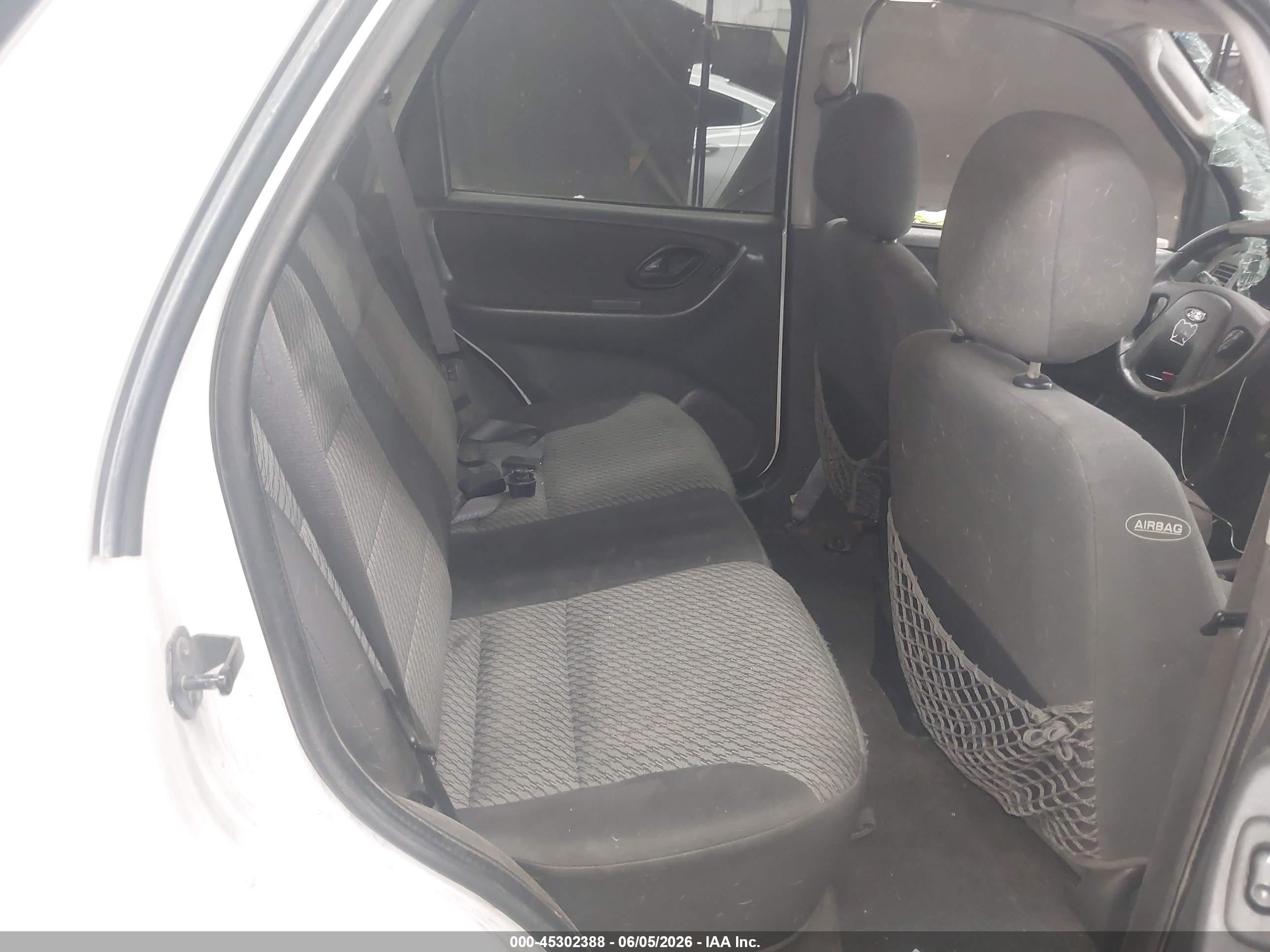 2004 Ford Escape Xlt White vin: 1FMCU03124KB11029