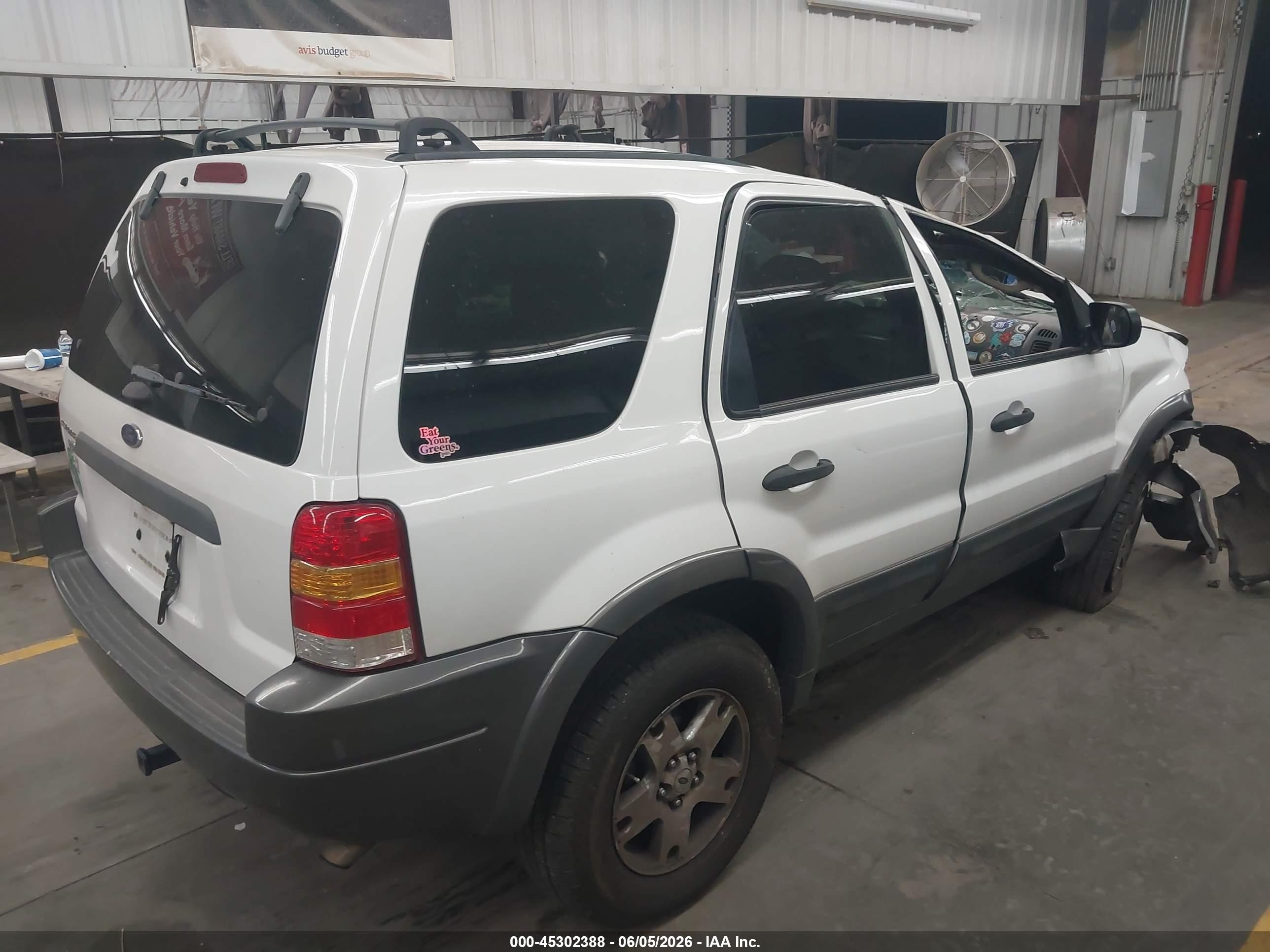 2004 Ford Escape Xlt White vin: 1FMCU03124KB11029