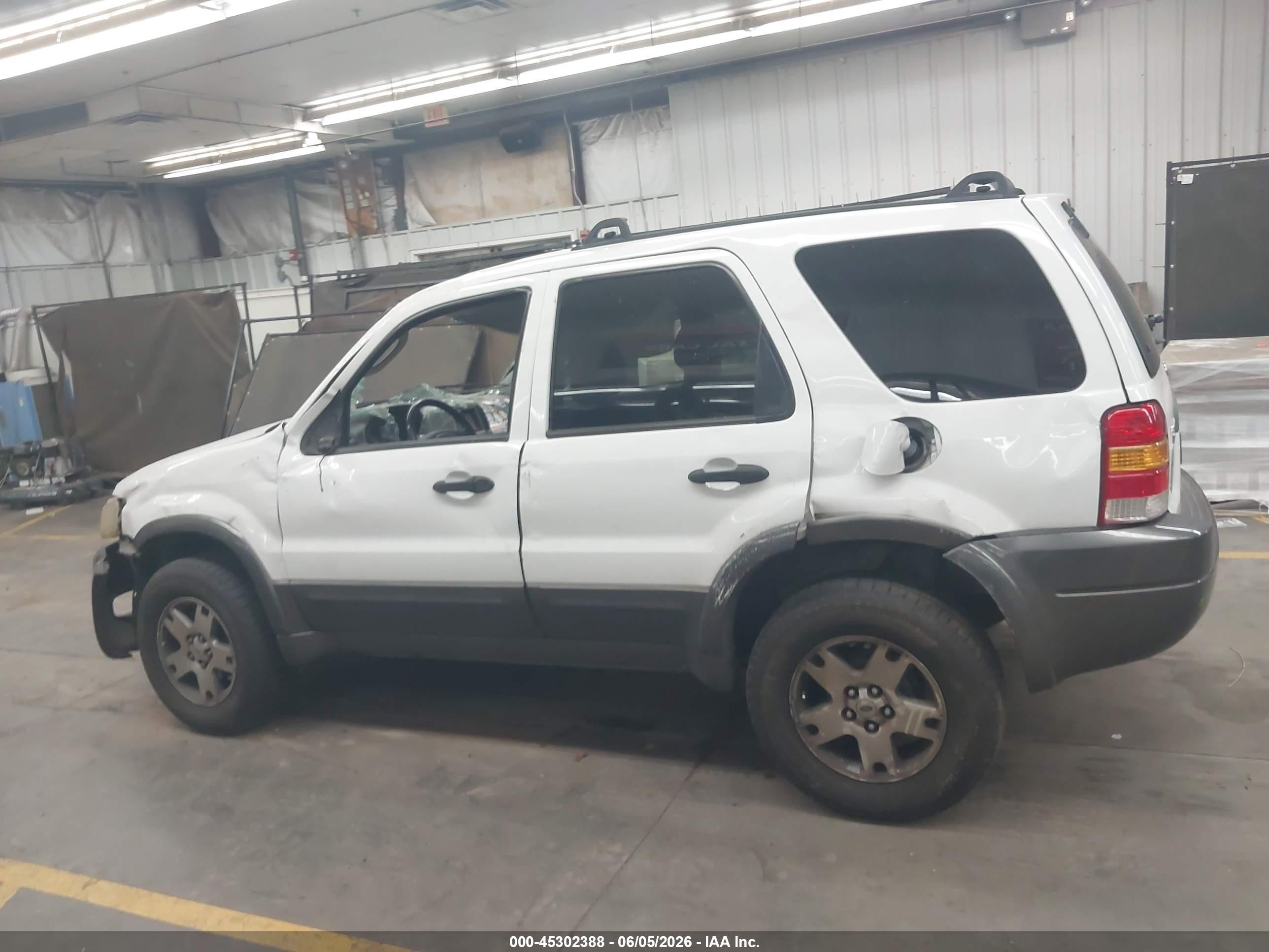 2004 Ford Escape Xlt White vin: 1FMCU03124KB11029