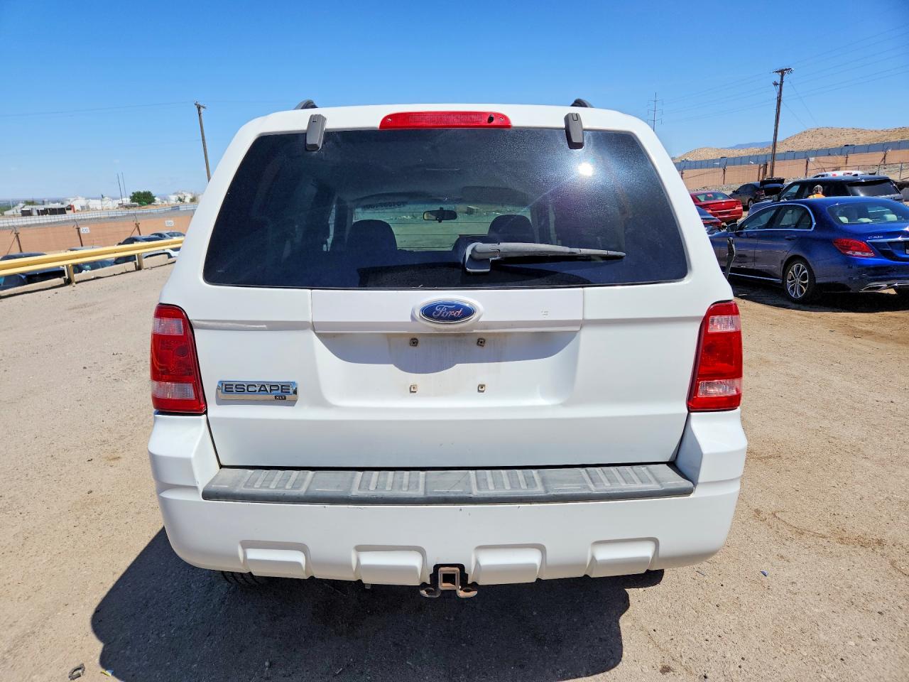 2008 Ford Escape Xlt Белый vin: 1FMCU03128KC08236