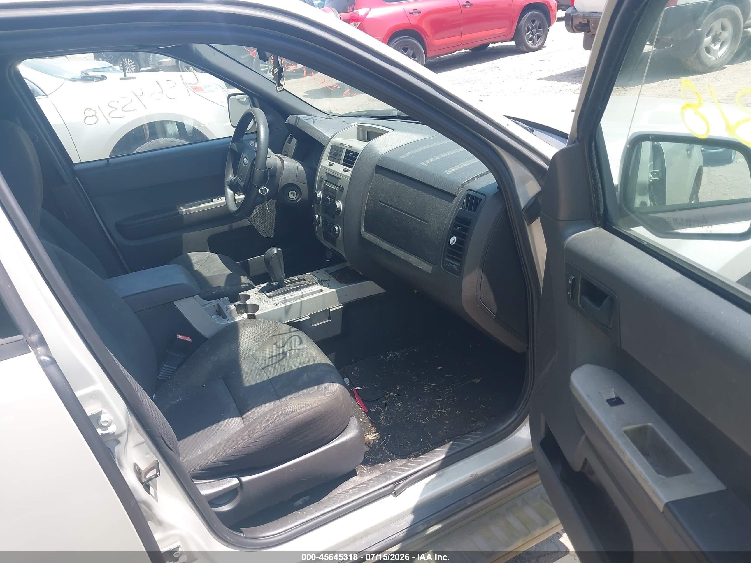2008 Ford Escape Xlt Silver vin: 1FMCU03128KC92719