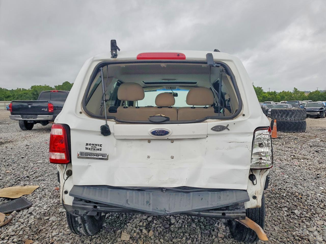 2008 Ford Escape Xlt White vin: 1FMCU03128KE50623